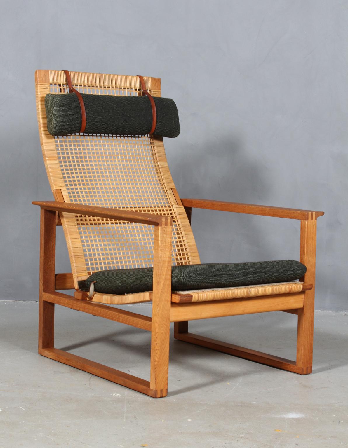 A Børge Mogensen lounge chair and ottoamn designed in 1956 model number 2256 for Fredericia Stolefabrik. Cubical frames made of solid oak with finger joints and cane. This high back model 2254 also reclines.

Original reupholstered in Kvadrat