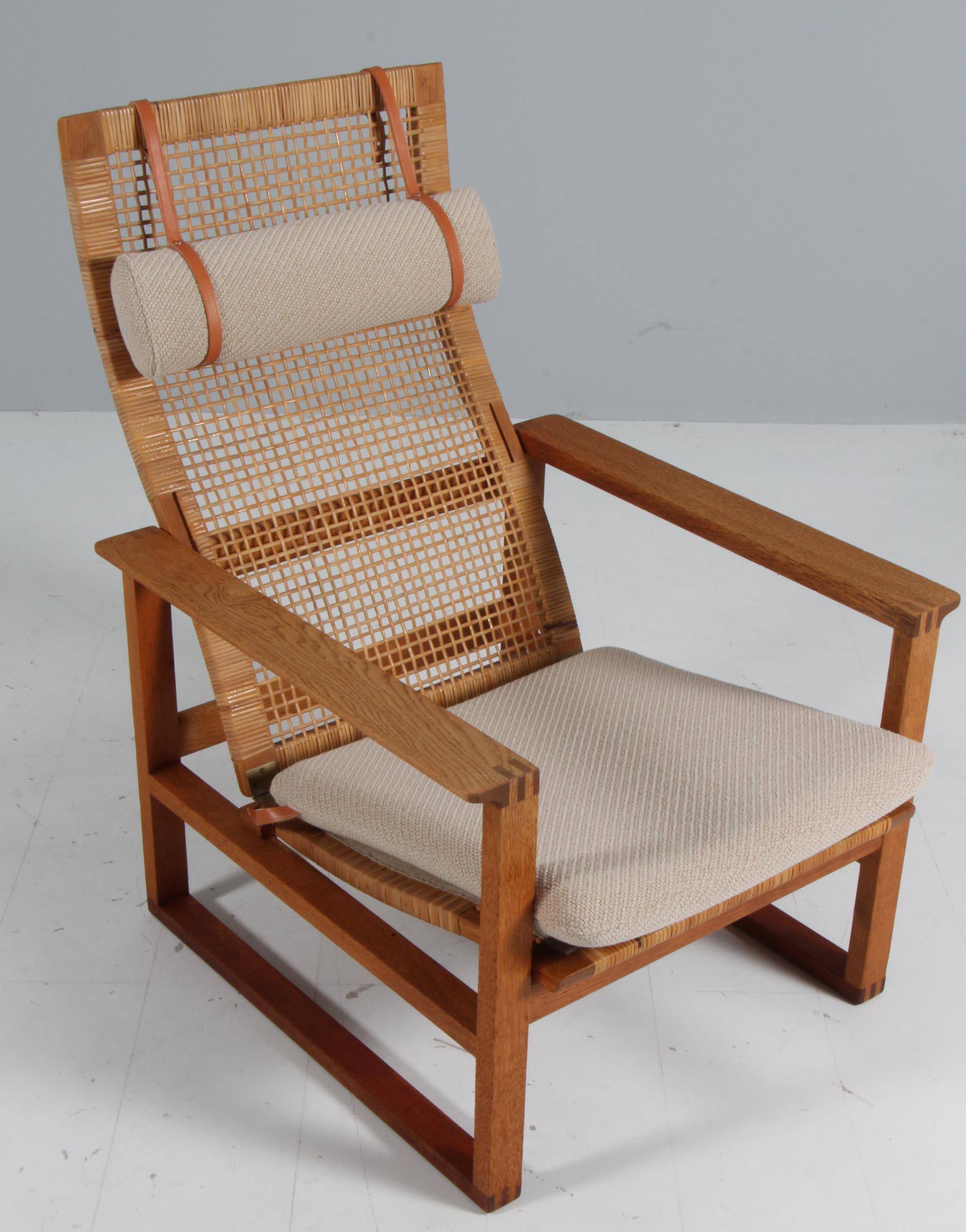 Mid-20th Century Børge Mogensen 2254 Oak Sled Lounge Chair in Cane, 1956, Denmark For Sale