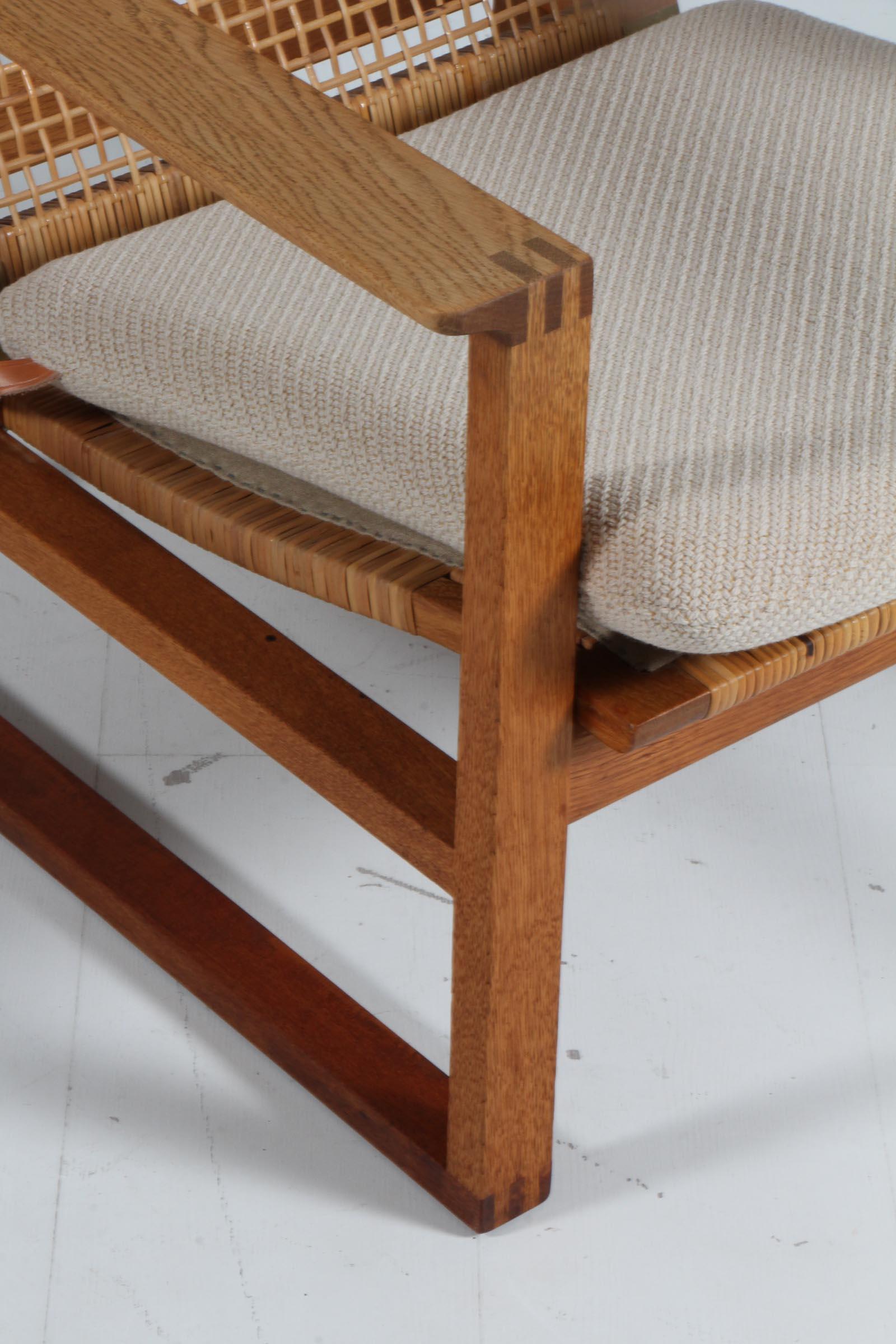Wool Børge Mogensen 2254 Oak Sled Lounge Chair in Cane, 1956, Denmark For Sale
