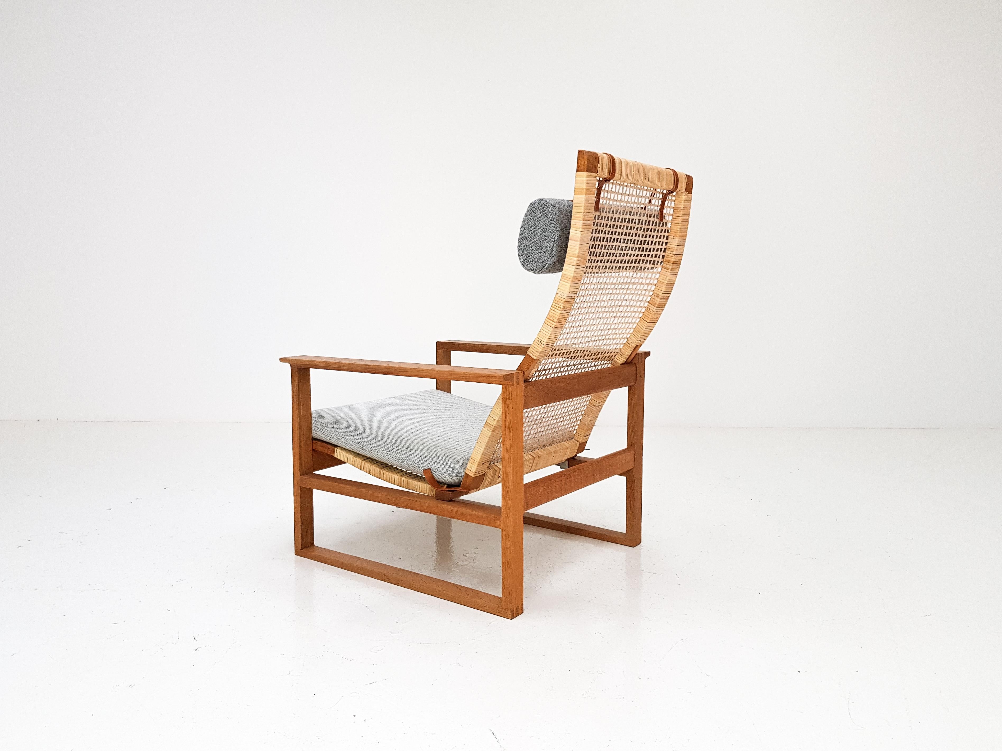 Børge Mogensen 2254 Oak Sled Lounge Chair In Cane, 1956, Fredericia, Denmark 3