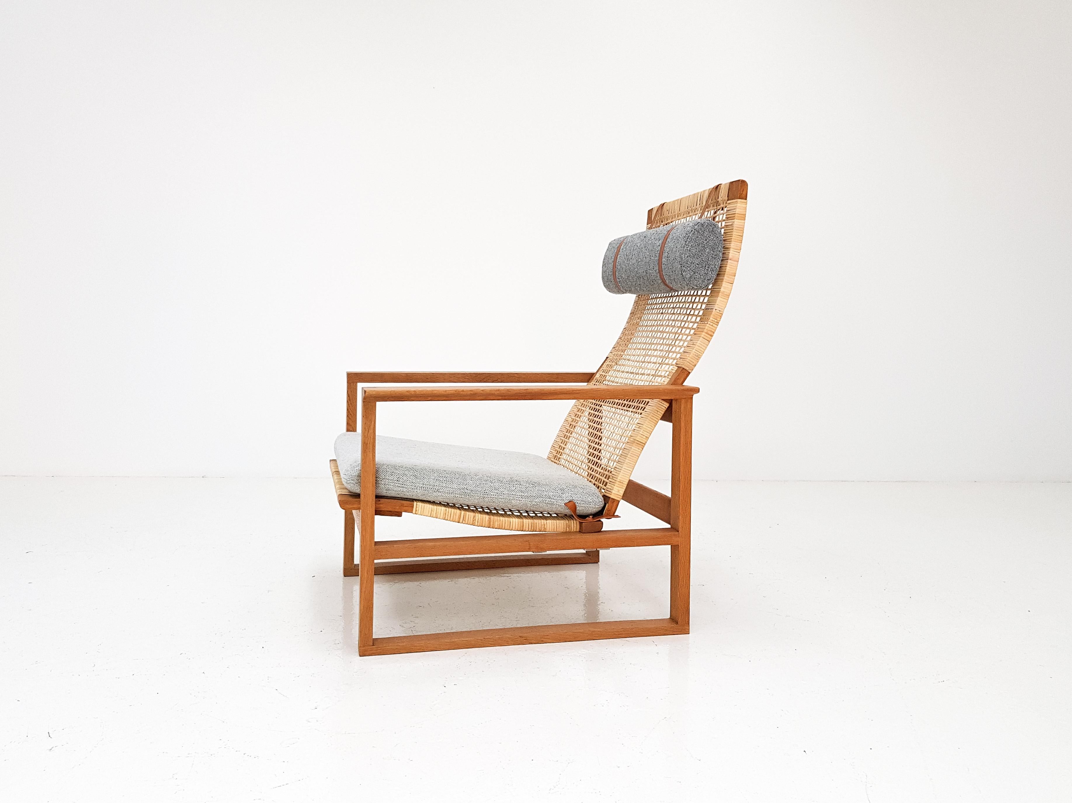 Børge Mogensen 2254 Oak Sled Lounge Chair In Cane, 1956, Fredericia, Denmark 4