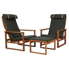 Børge Mogensen 2254 coppia di sedie da salotto a slitta in Oak e ottomana in canna, 1956