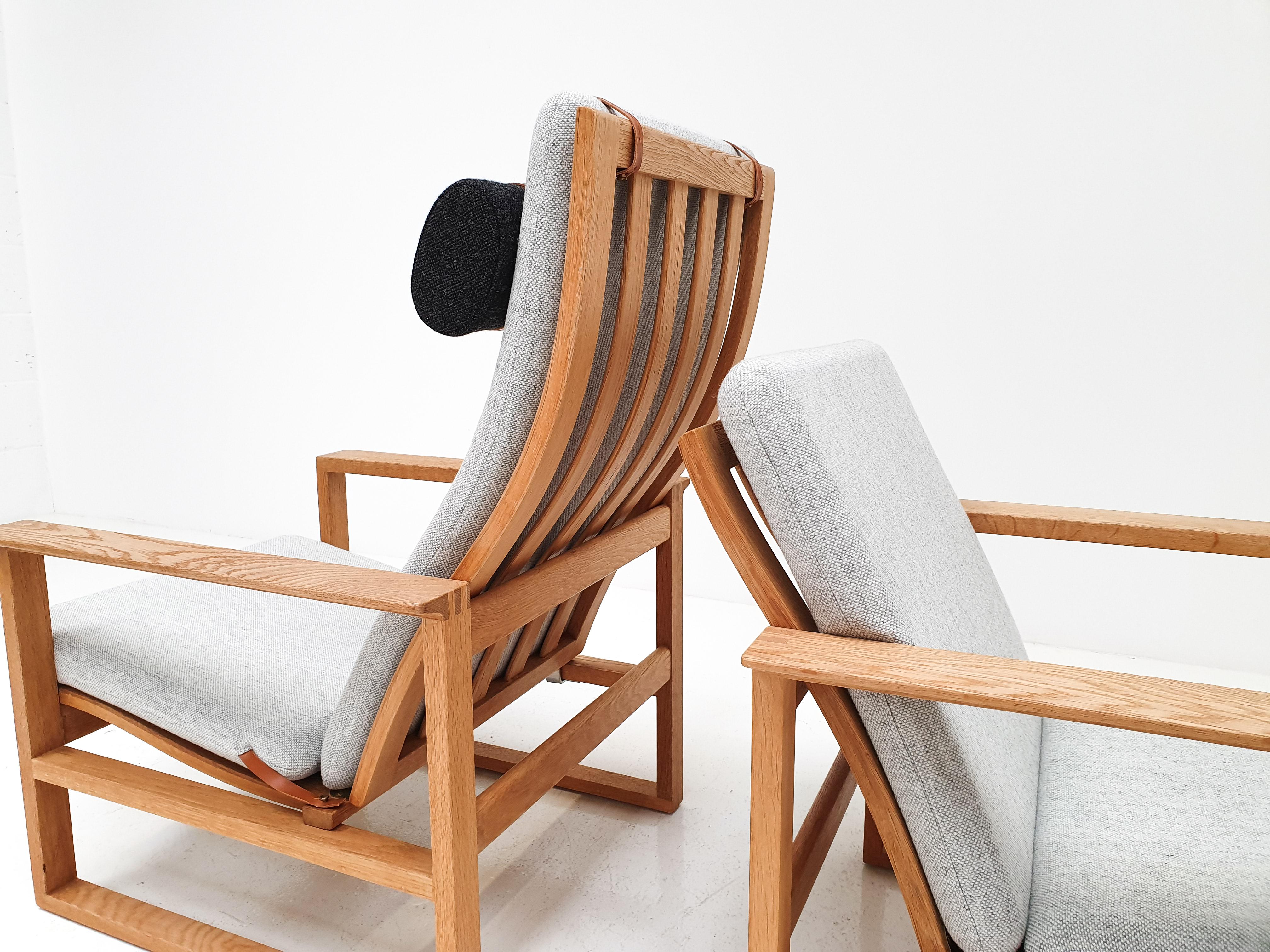 Børge Mogensen 2256 and 2254 Oak Sled Lounge Chairs, Denmark, 1956 4