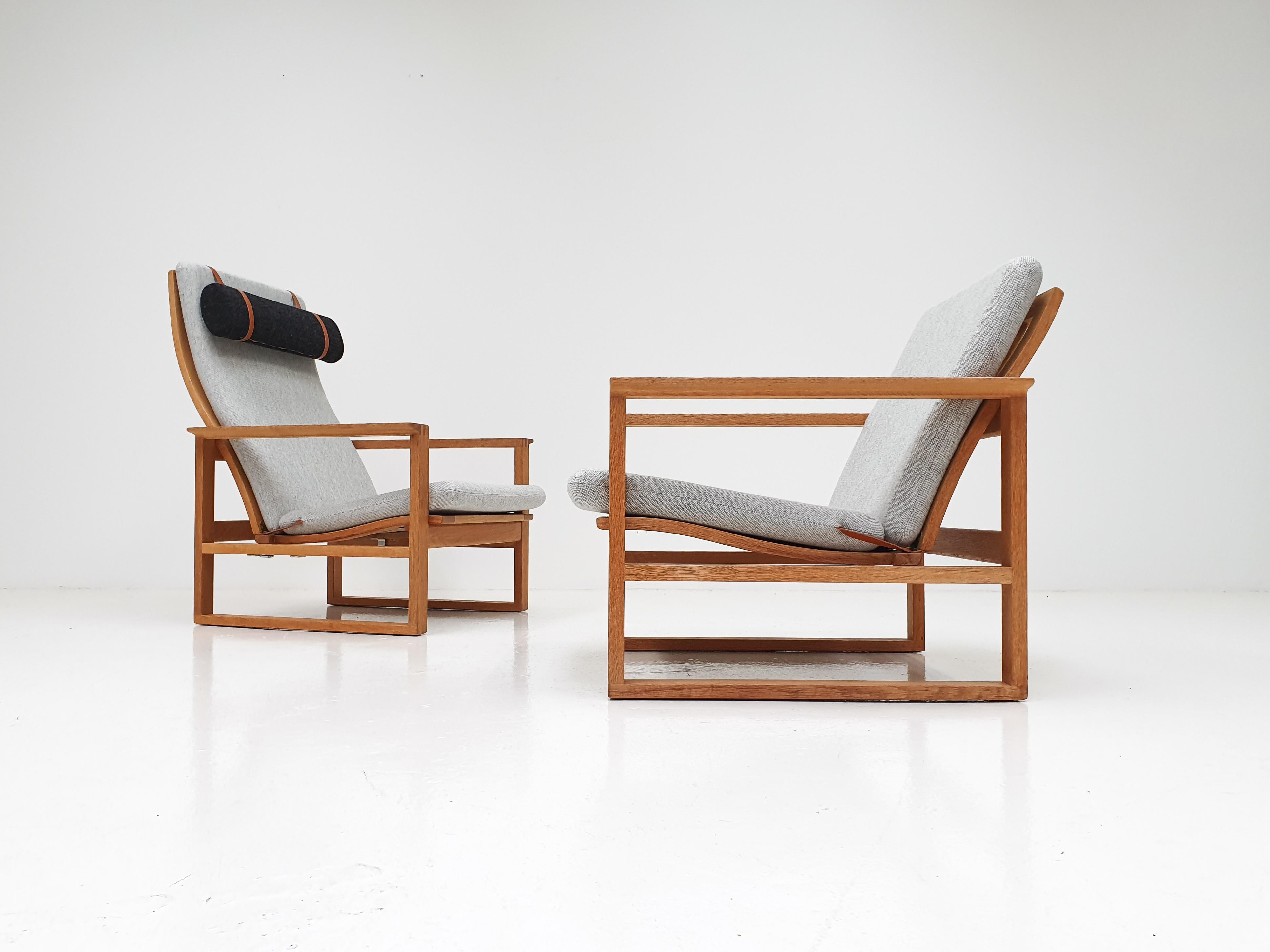 Børge Mogensen 2256 and 2254 Oak Sled Lounge Chairs, Denmark, 1956 6
