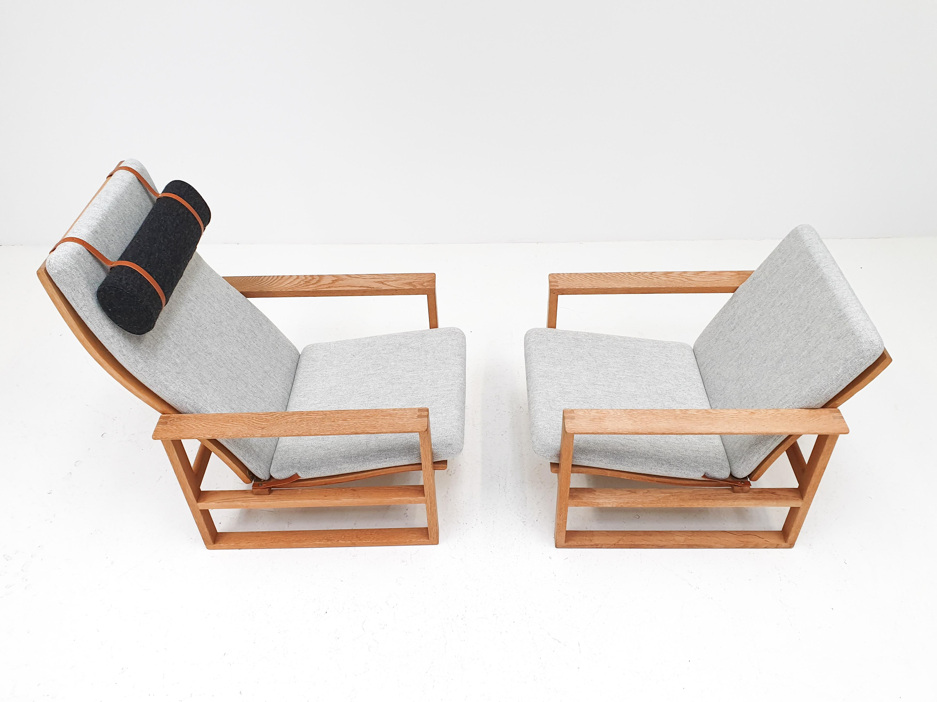 20th Century Børge Mogensen 2256 and 2254 Oak Sled Lounge Chairs, Denmark, 1956