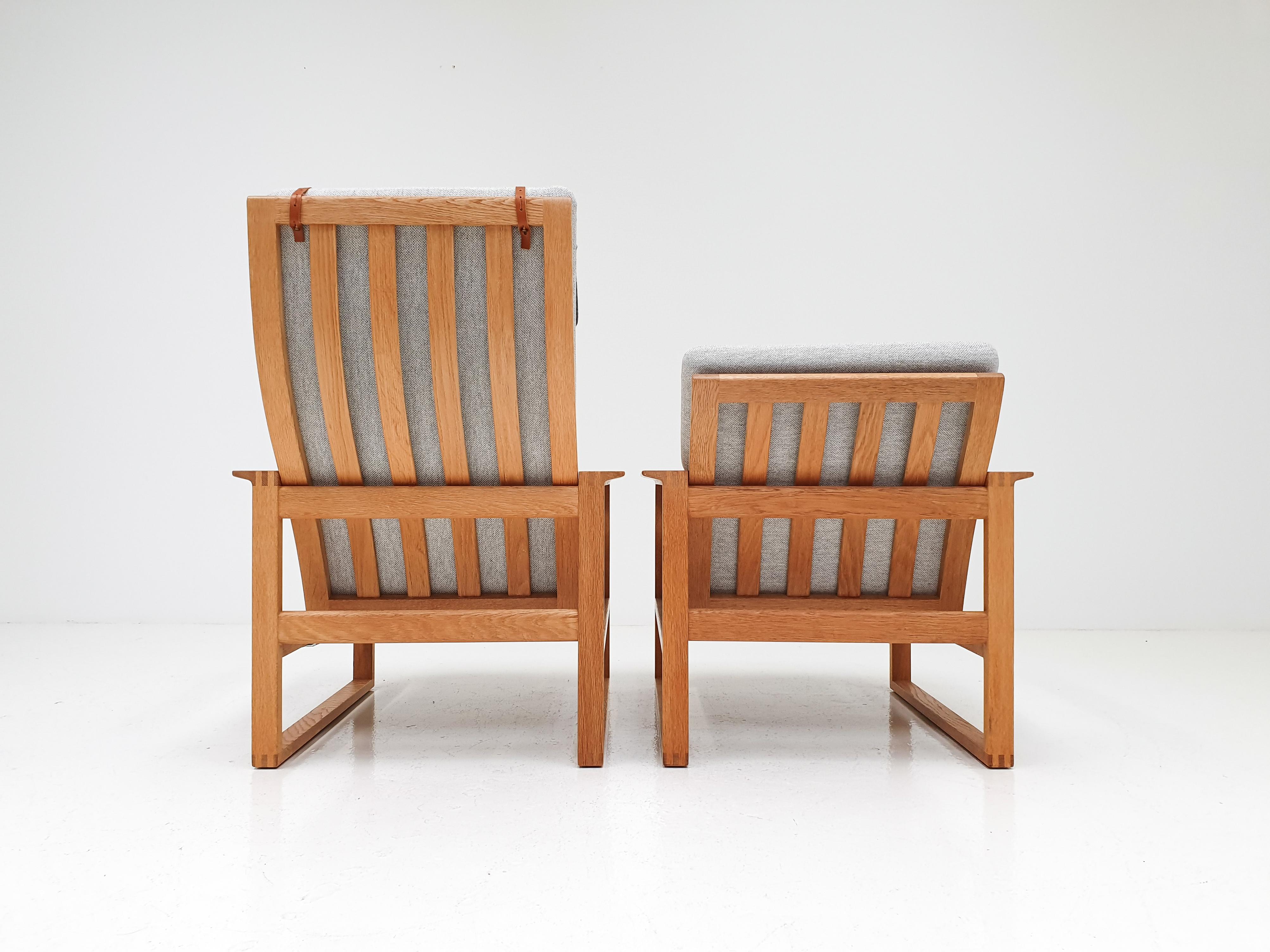Børge Mogensen 2256 and 2254 Oak Sled Lounge Chairs, Denmark, 1956 2
