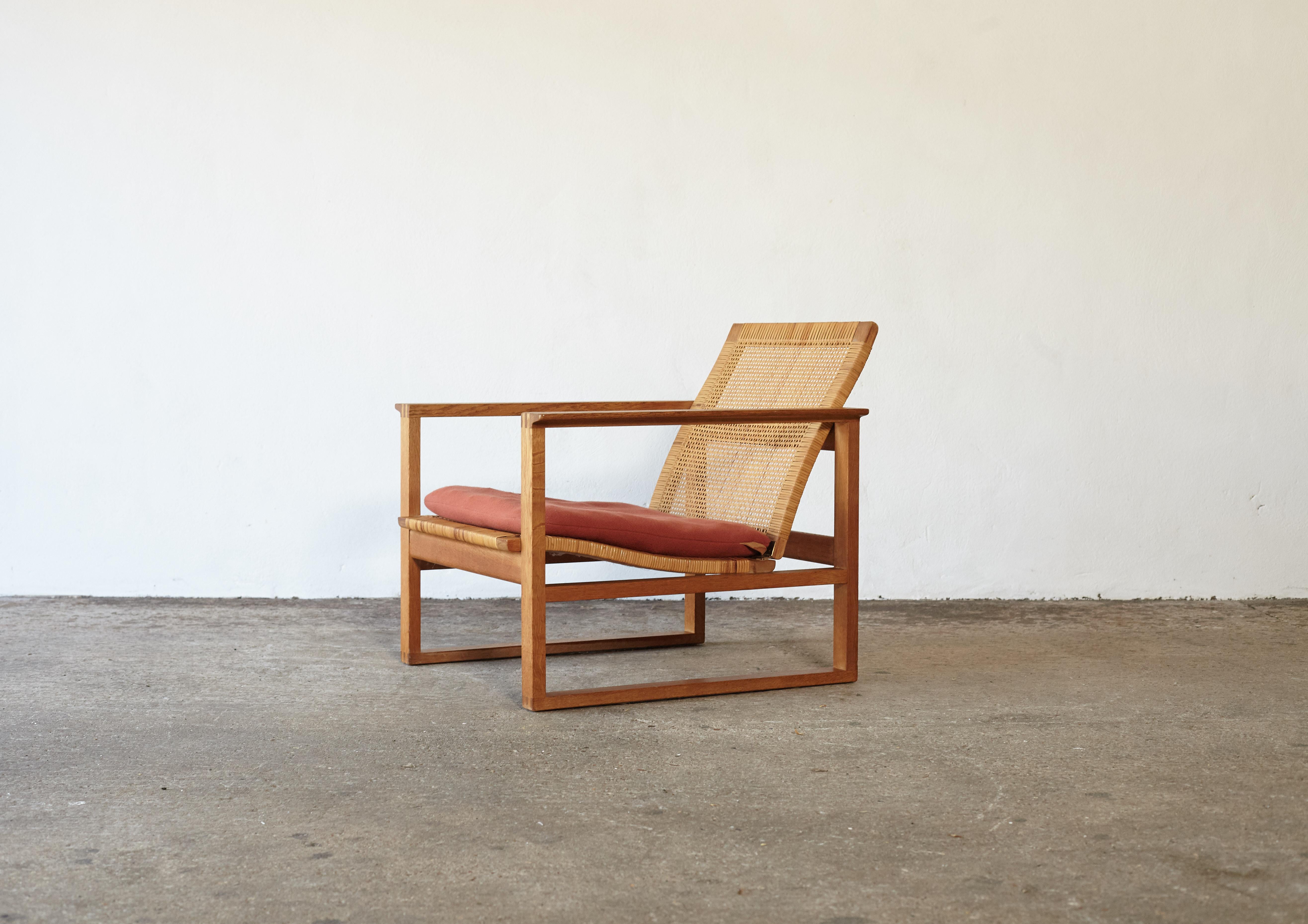 An early and lovely example of the Børge Mogensen Sled chair, designed in 1956 for Fredericia Stolefabrik in Denmark. Oak frame and original cane. Original cushion and fabric, the cushion filling is dry and needs to be replaced.

  