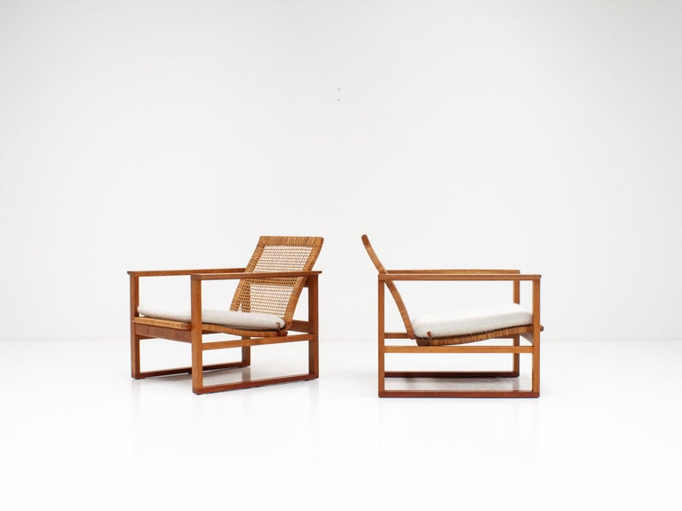 Mid-Century Modern Børge Mogensen 2256 Oak Sled Lounge Chairs in Cane, 1956, Fredericia, Denmark For Sale