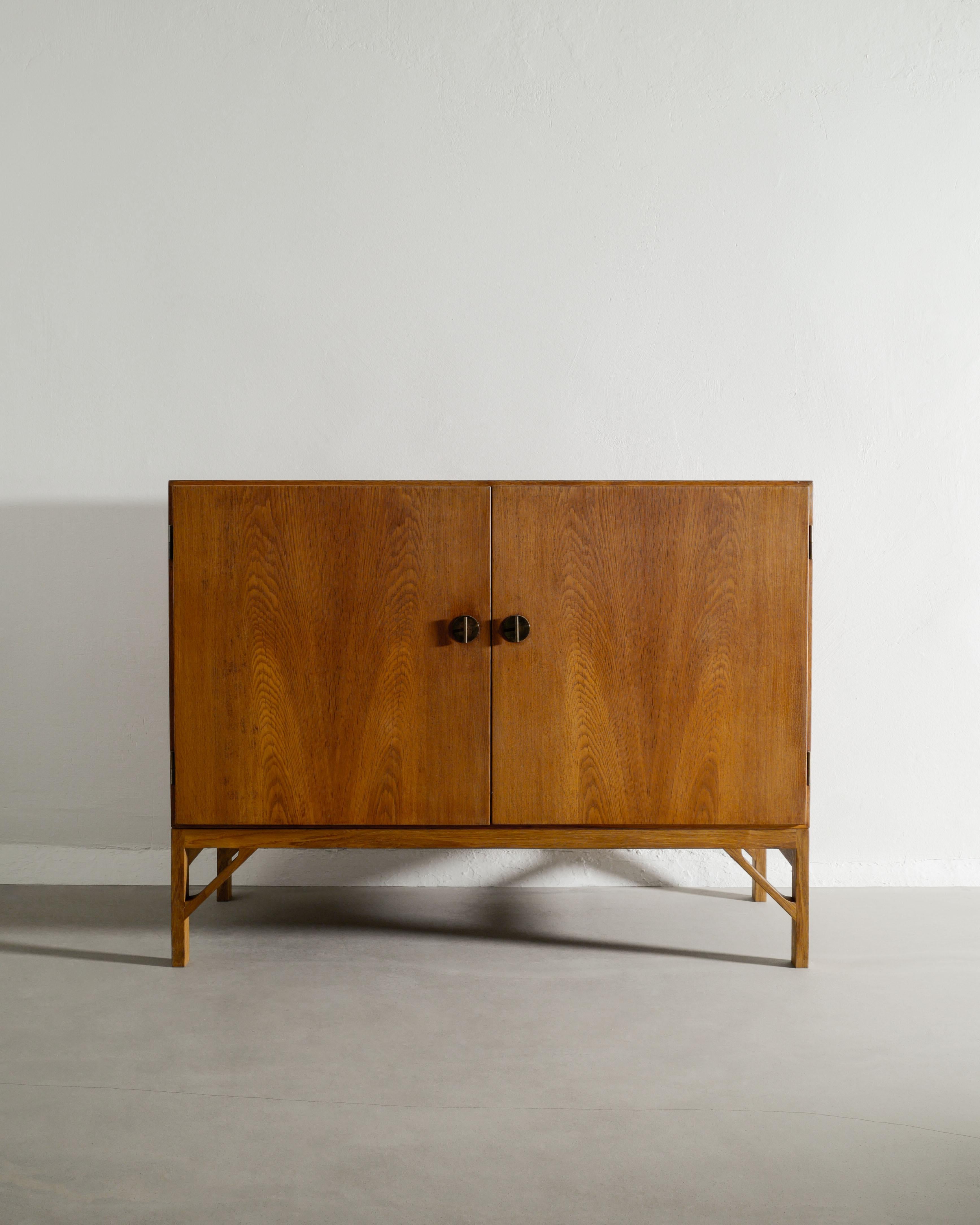 Rara credenza danese di metà secolo 
