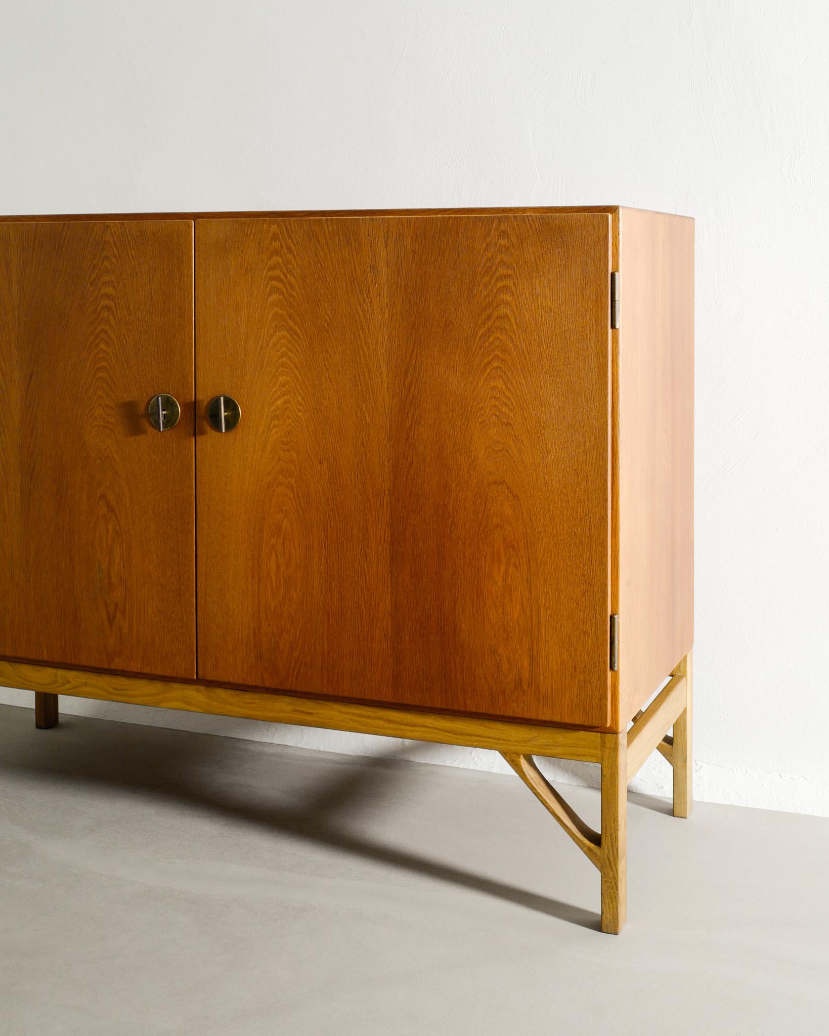 Scandinavian Modern Børge Mogensen 232 Wooden Sideboard Cabinet in Oak by FBD Møbler Denmark, 1960s  For Sale