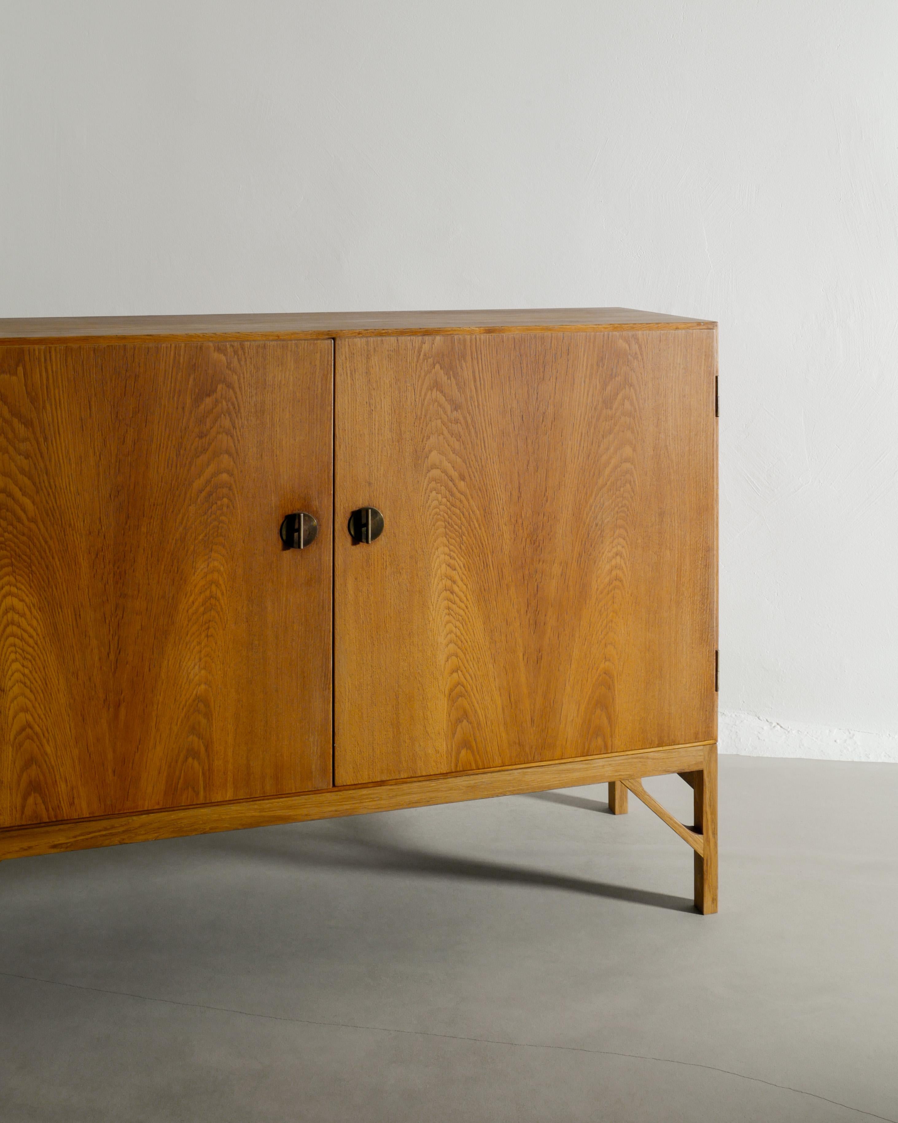 Credenza in legno Børge Mogensen 232 in Oak di FBD Møbler Danimarca, anni '60 In condizioni buone in vendita a Stockholm, SE