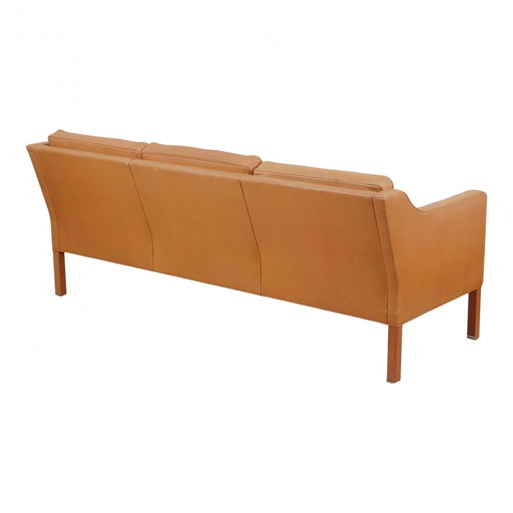 Børge Mogensen 2323 3 pers Sofa mit patiniertem hellem Leder (Skandinavische Moderne) im Angebot