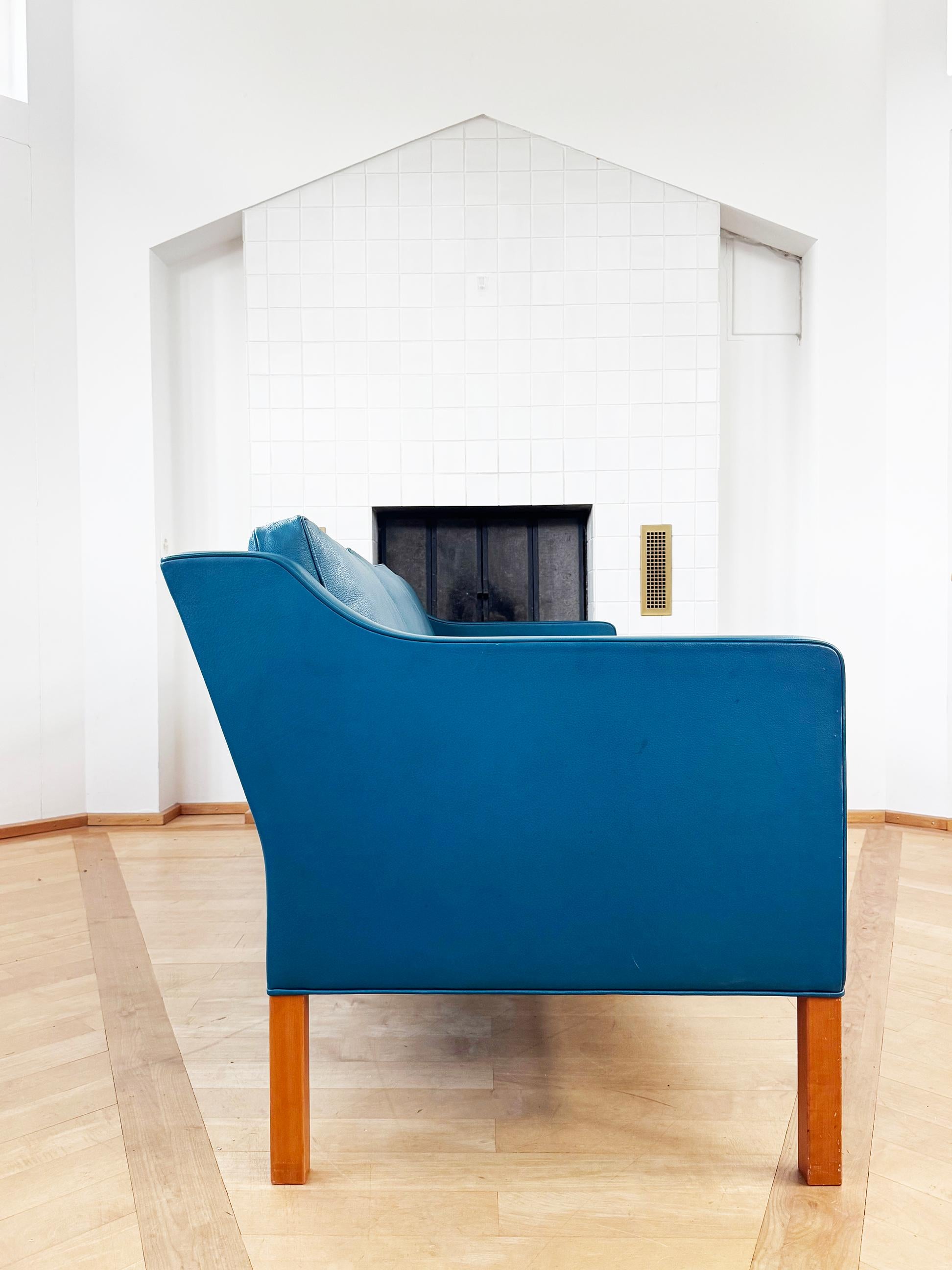 Børge Mogensen 2323 divano a 3 posti in pelle Bison Blu Petrolio Deep Teal Fredericia in vendita 4