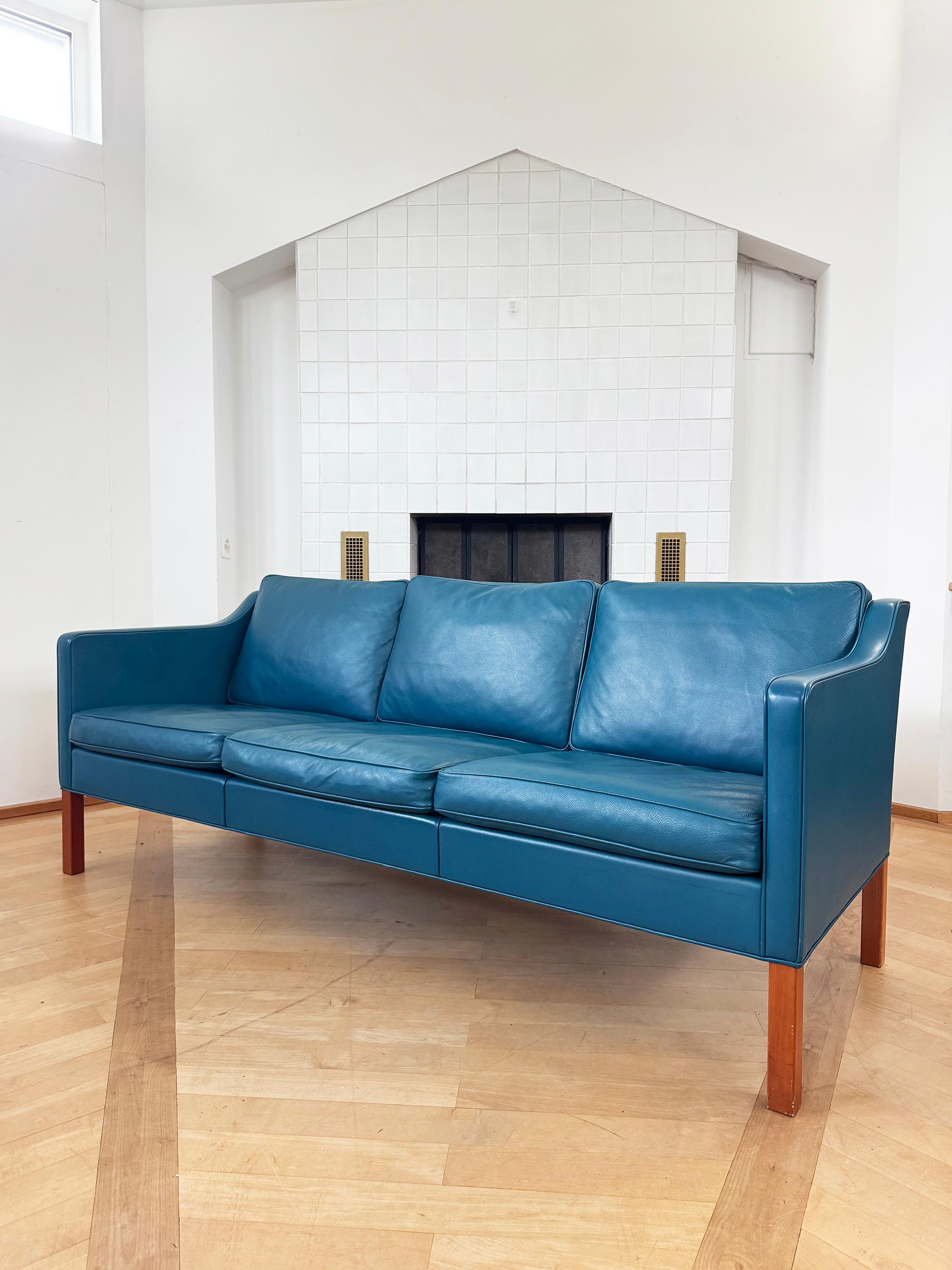 Fine XX secolo Børge Mogensen 2323 divano a 3 posti in pelle Bison Blu Petrolio Deep Teal Fredericia in vendita
