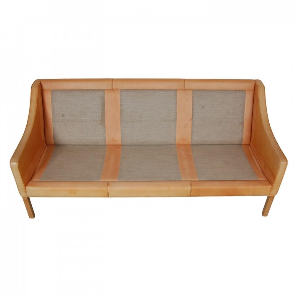 Børge Mogensen 3, Pers Sofa 2209, in Nature Leather with Patina In Good Condition For Sale In Herlev, 84