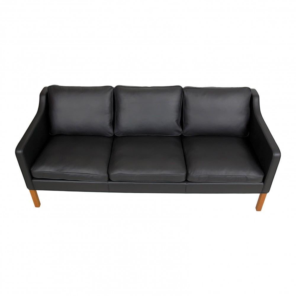 Børge Mogensen 3.seater sofa model 2323 reupholstered in black leather and mounted with new cushions. The sofa is an original produced by Fredericia Furniture, which has later been reupholstered.