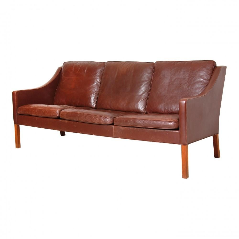 Børge Mogensen 3. Seater sofa model 2209, from around the 1980's. The sofa appears in good condition with the original brown leather, with a beautiful patina.