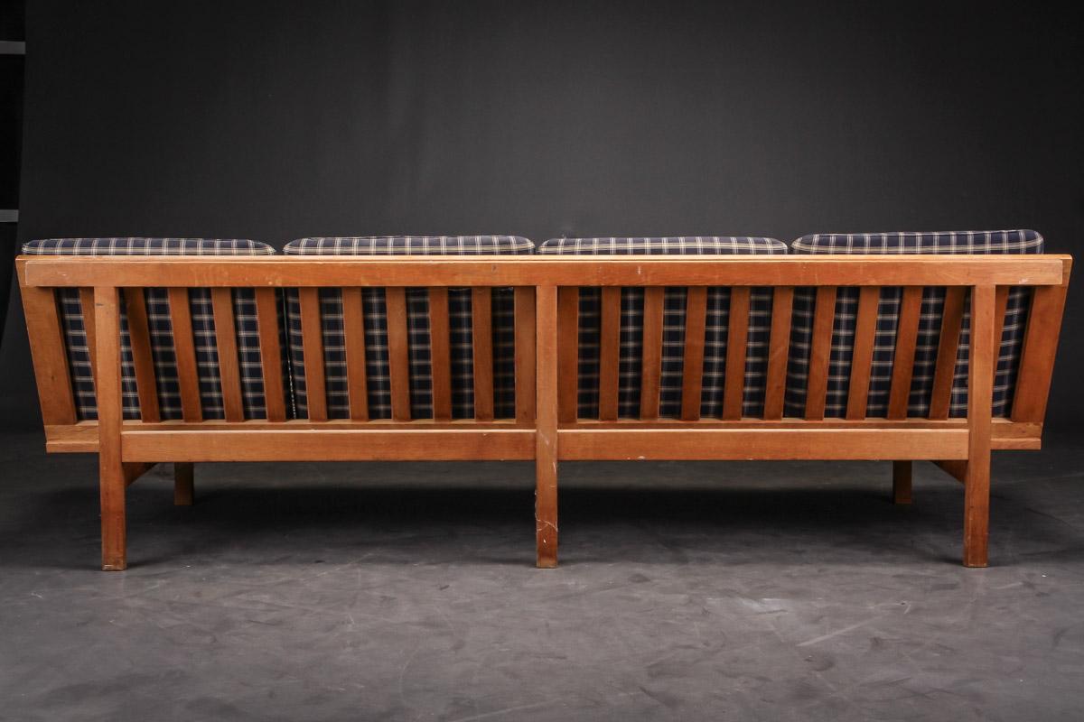 Børge Mogensen 4-Persons, Sofa, Modell BM 2219, Couchbank BM2219, Midcentury In Distressed Condition In Hamburg, HH