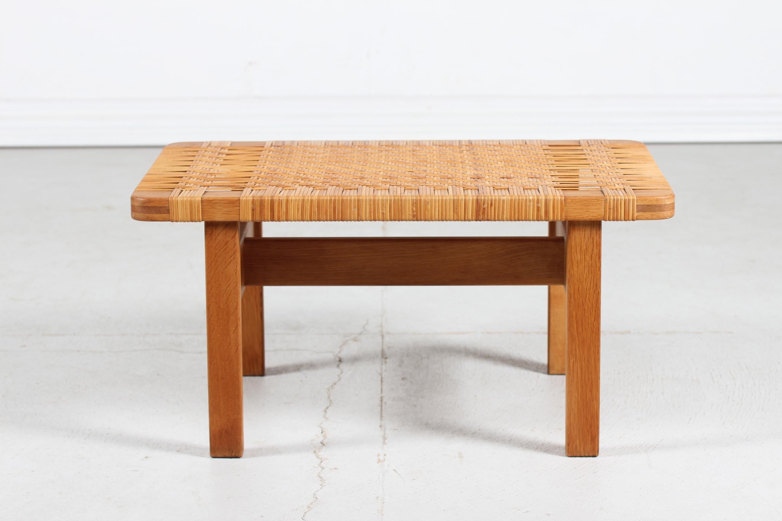 Low bench by Danish furniture designer Børge Mogensen (1914-1972) model BM 5273, manufactured by Fredericia Stolefabrik, Denmark.
The bench is made of solid oak with plaited cane.

Very nice vintage condition with beautiful patina. 


 