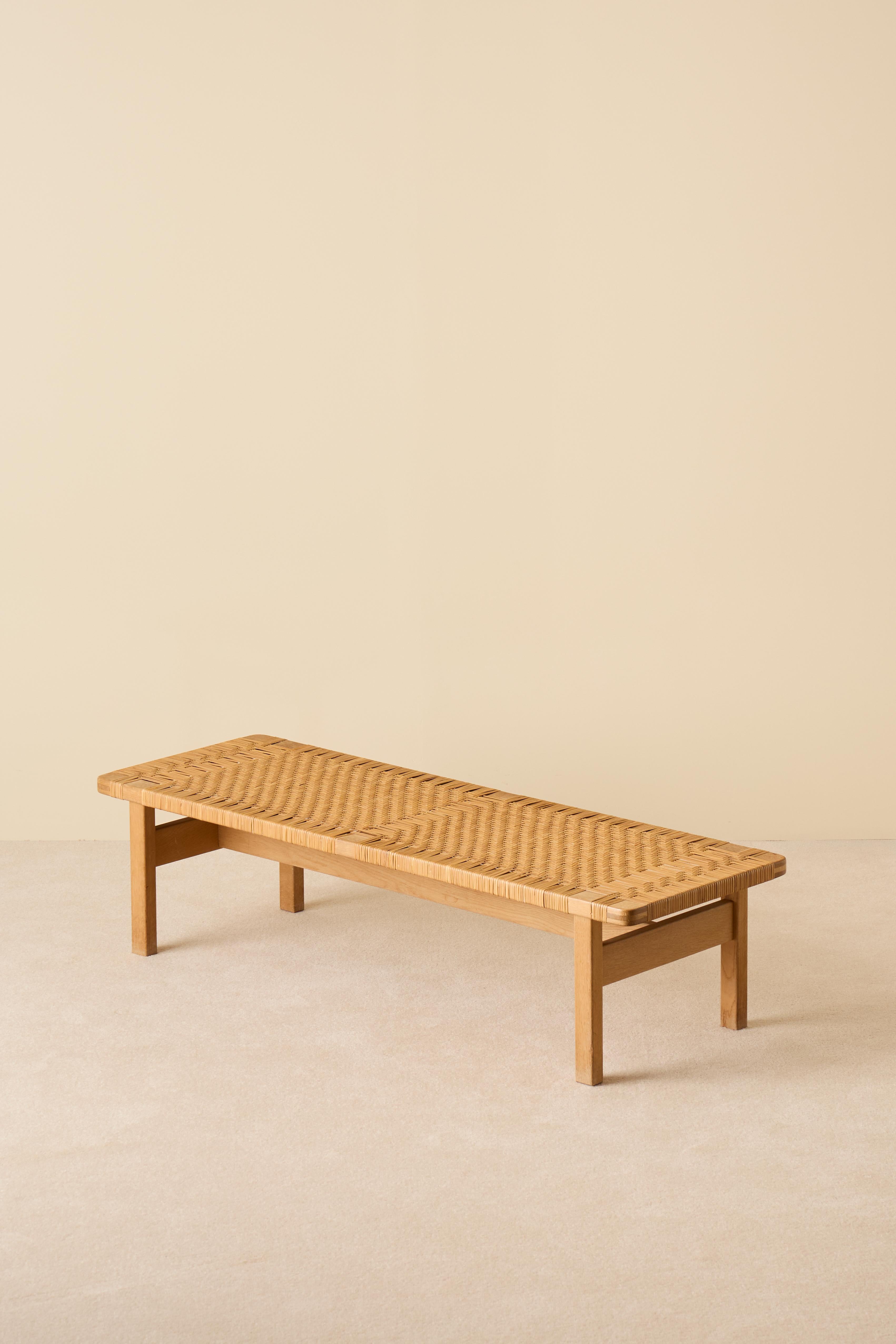 Large bench / coffee table model 272 designed by Børge Mogensen for Fredericia Stølefabrik, Denmark, 1960s. Solid oak frame with hand-woven cane all in very good original condition.