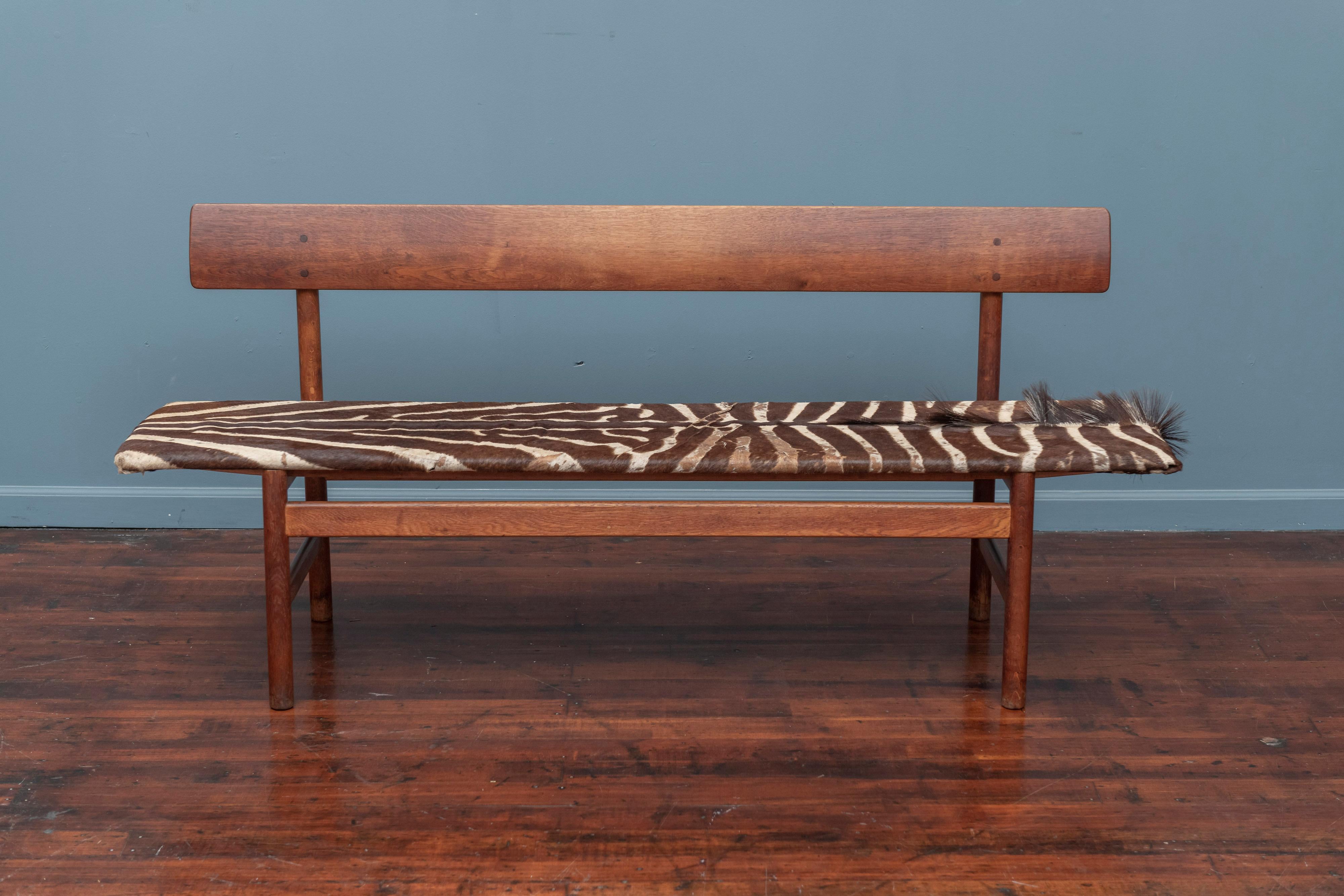 Børge Mogensen bench model 3171, designed in 1956 for Fredericia Møbelfabrik.
Vintage original example with signs of use and wear.