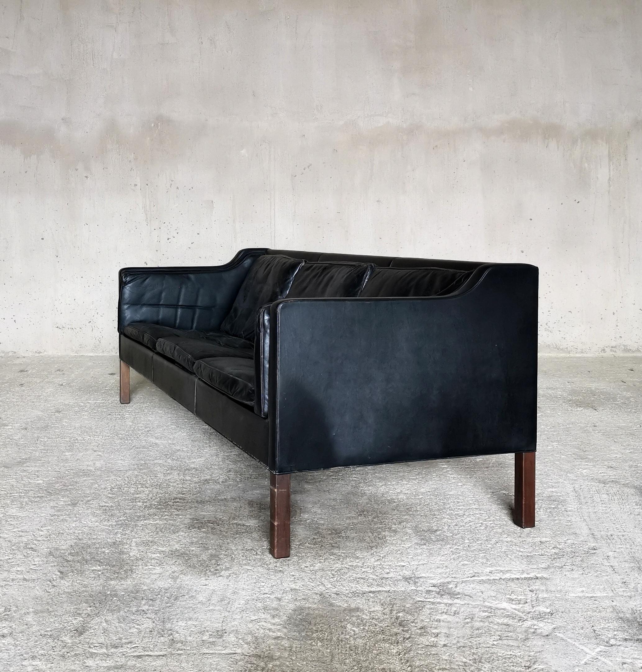 Børge Mogensen Black Leather 3 seat Sofa 2213 Fredericia Furniture Denmark 1960s In Fair Condition For Sale In Ystad, SE