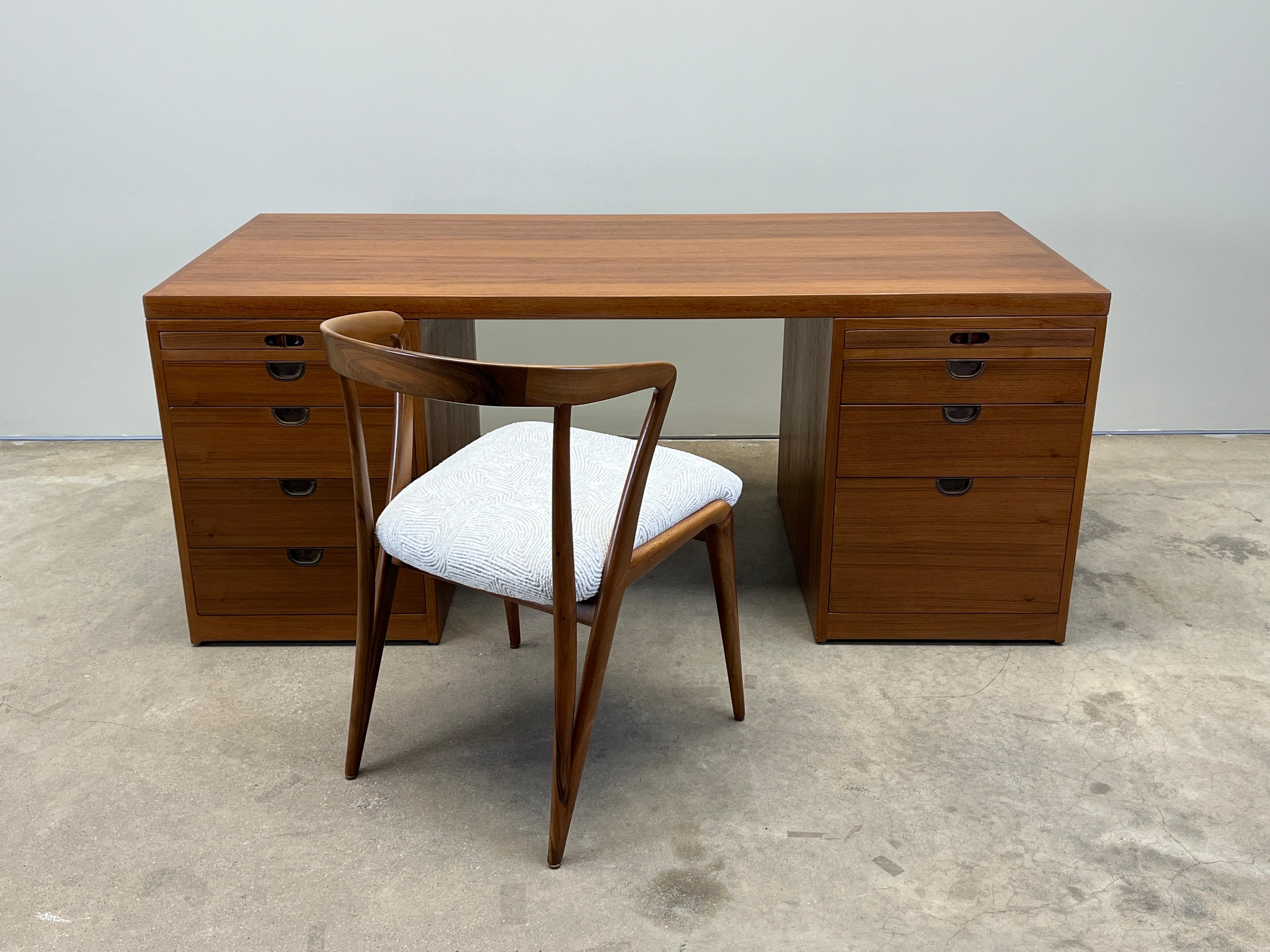 Børge Mogensen BM-66 Schreibtisch für P. Lauritsen & Søn (Teakholz) im Angebot