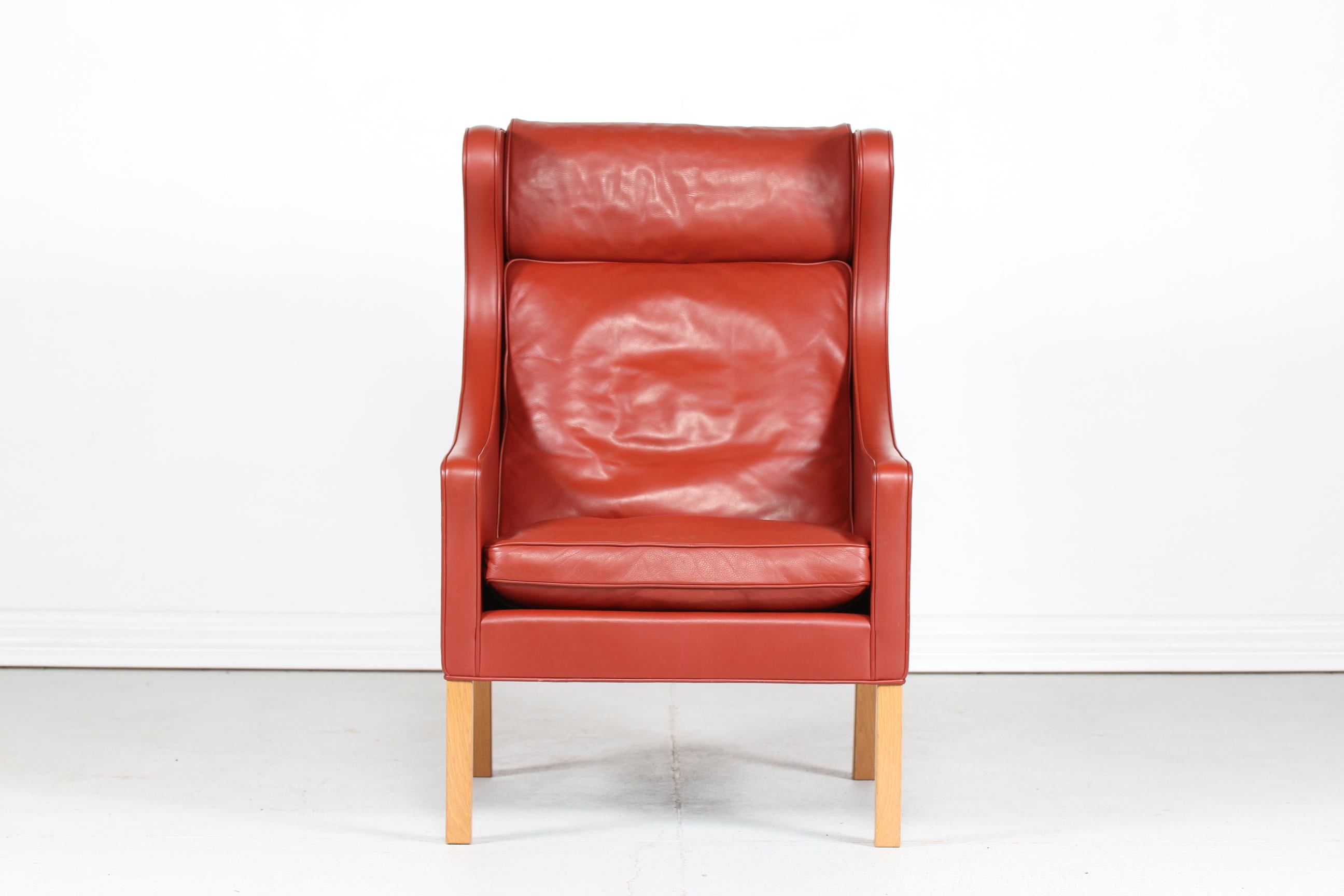 Børge Mogensen Chair 2204 with Red Brown Leather by Fredericia Stolefabrik  In Good Condition In Aarhus C, DK