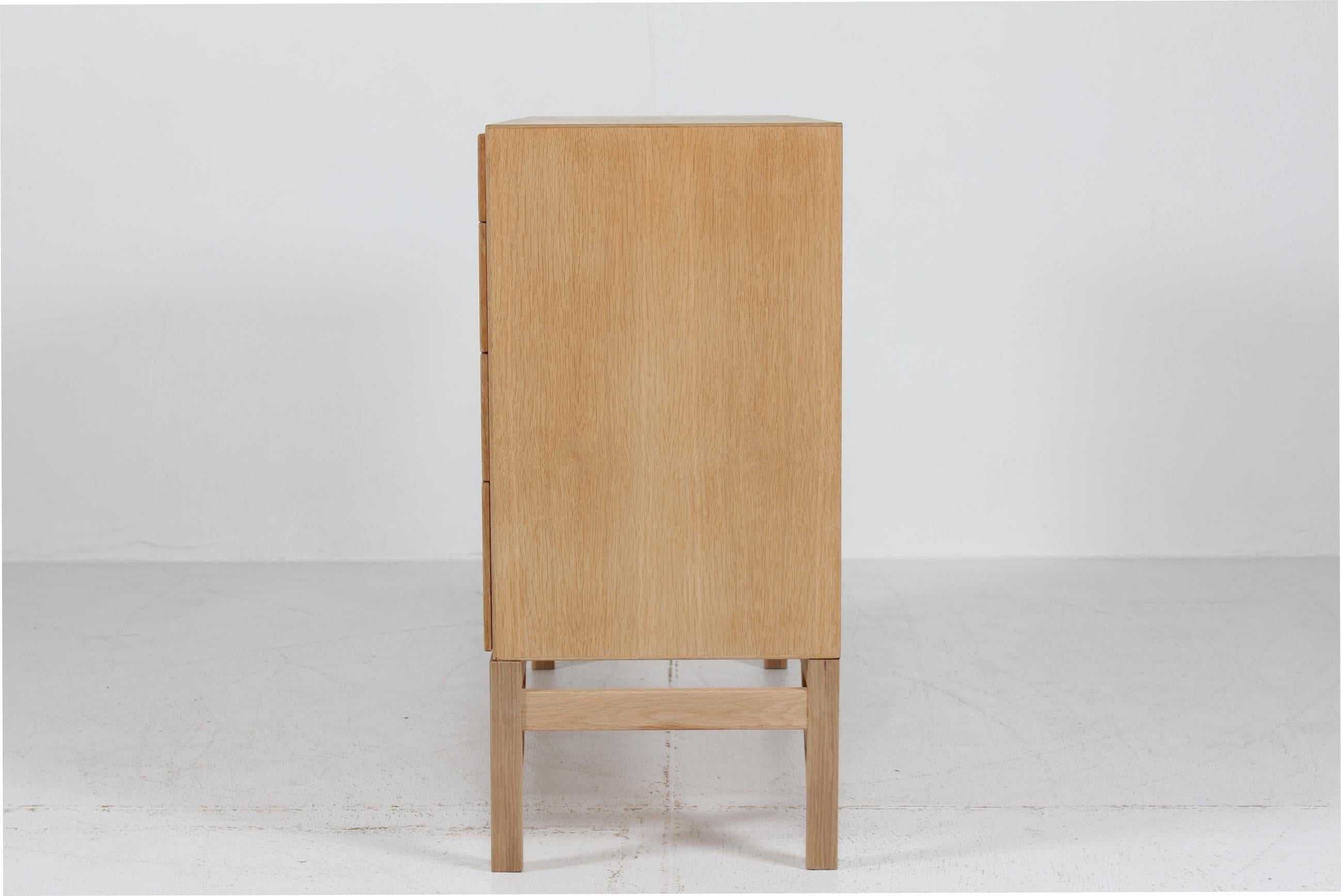 Woodwork Børge Mogensen Chest of Drawers on China Legs Made of Oak by FDB Møbler 1950s For Sale