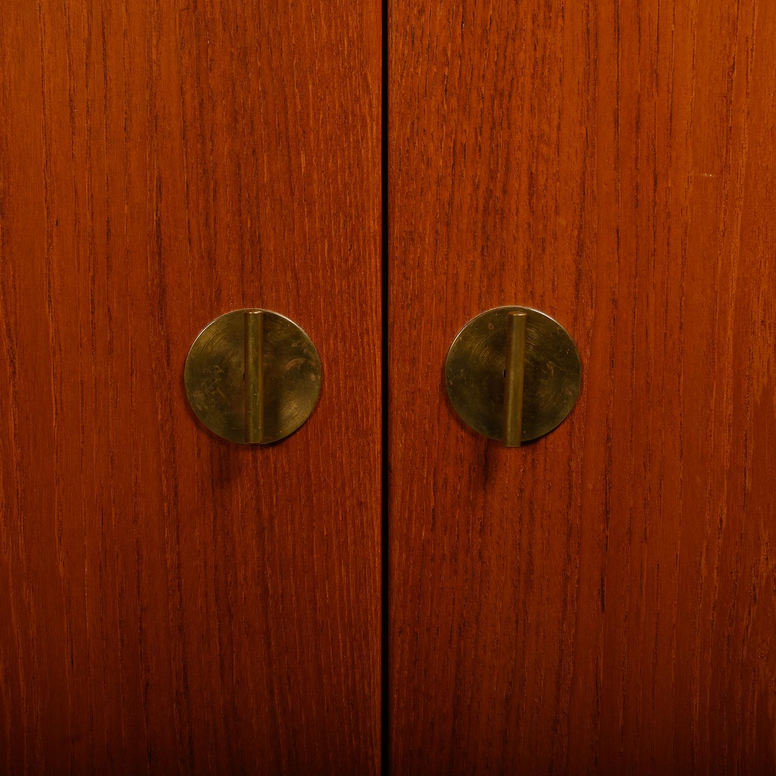 Børge Mogensen 'China' Cabinet (Model 232) in teak and brass, FDB Møbler Denmark For Sale 3