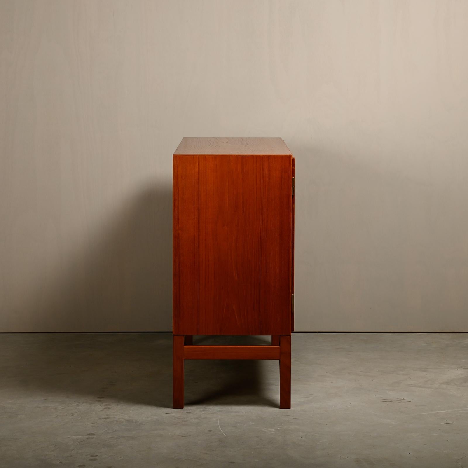 Mid-20th Century Børge Mogensen 'China' Cabinet (Model 232) in teak and brass, FDB Møbler Denmark For Sale