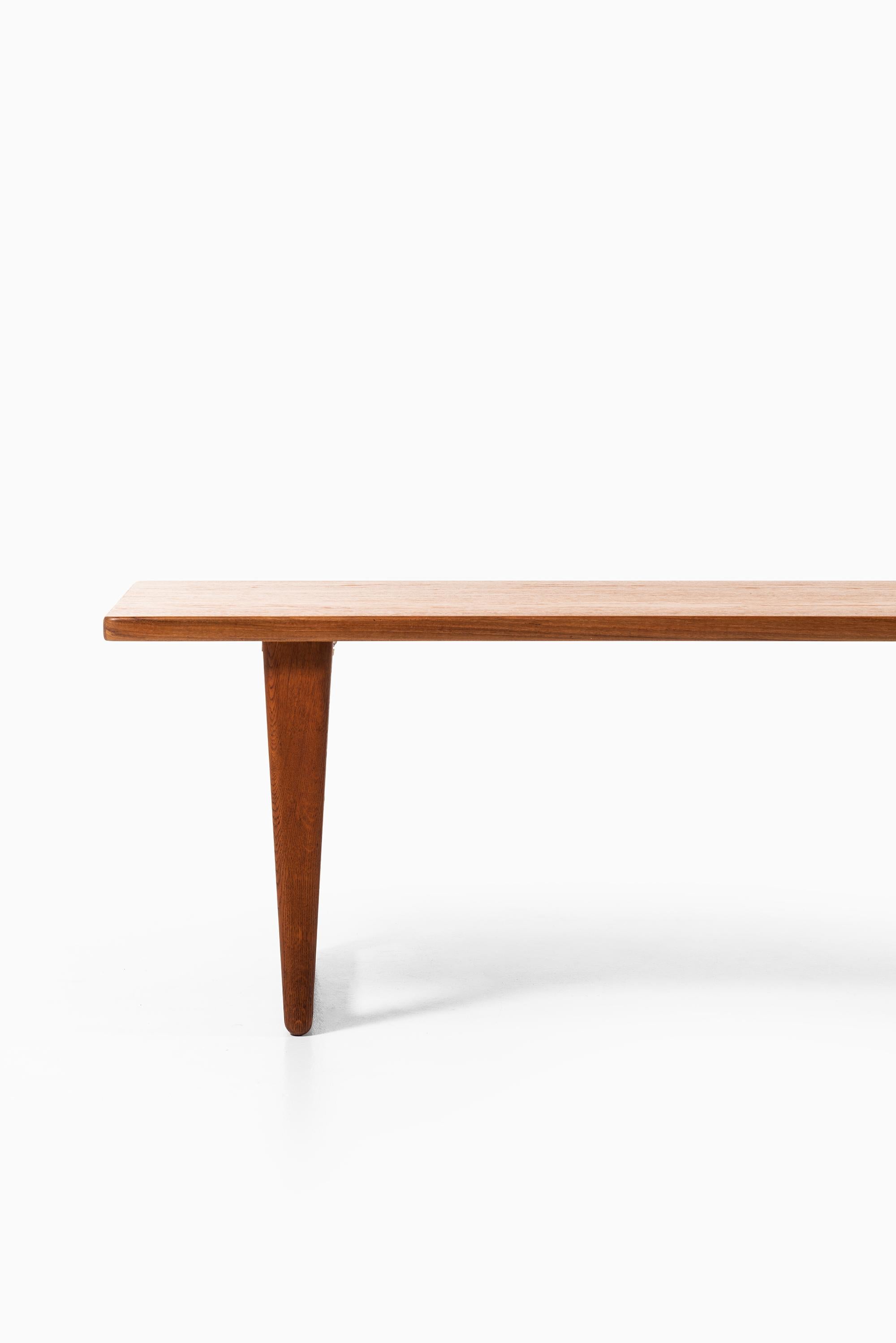 Coffee table / side table model 261 by Børge Mogensen. Produced by DR Møbler in Denmark.
