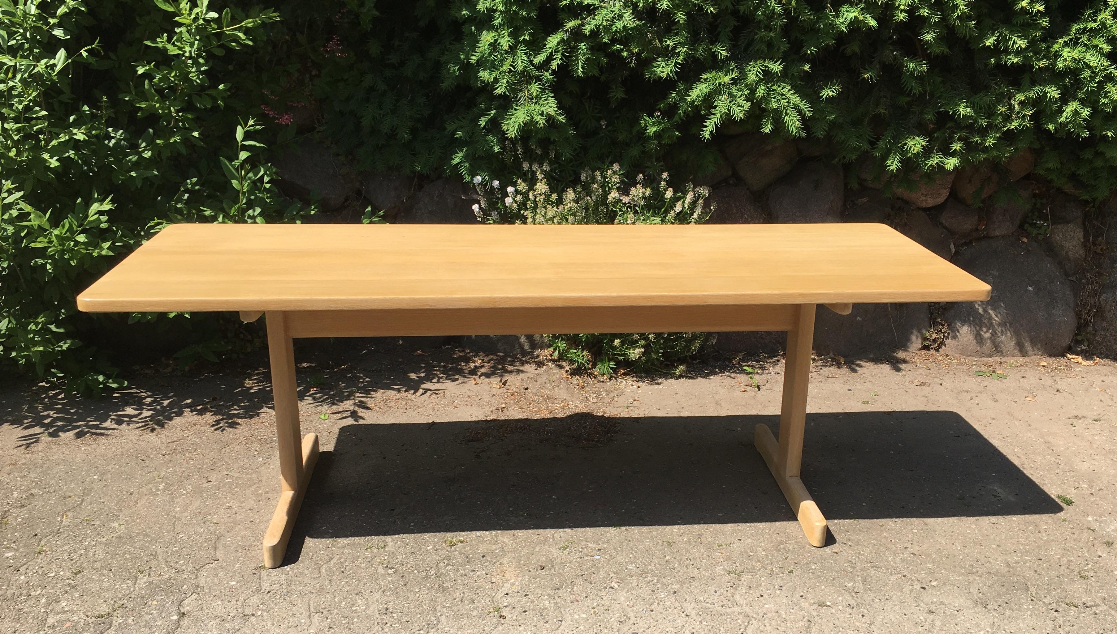 La table basse classique et emblématique de Børge Mogensen - modèle 5269 - pour Fredericia Furniture.

Chêne massif.

La table a été remise à neuf de manière experte et délicate et est en parfait état.


NielsenClassics propose des classiques danois
