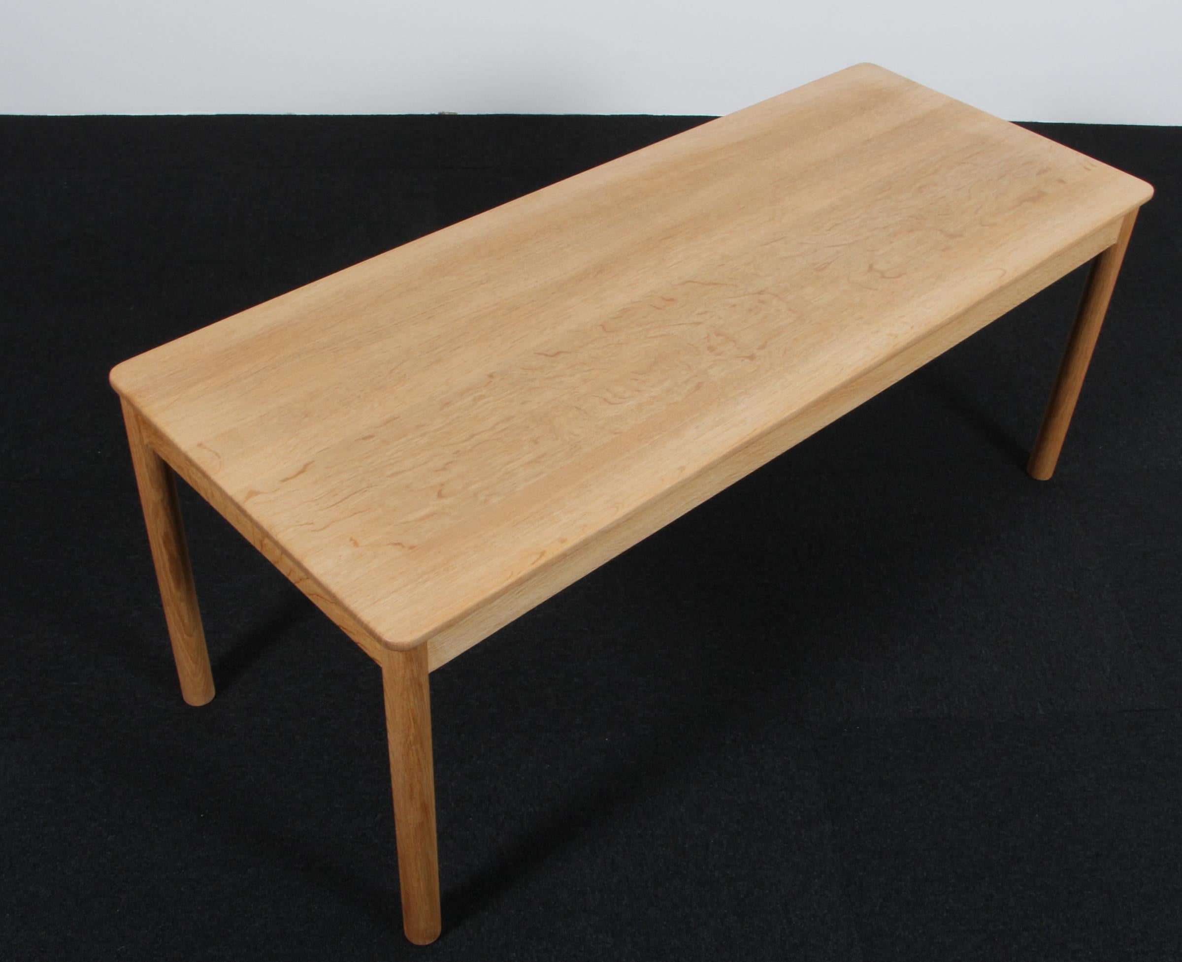 Scandinave moderne Børge Mogensen Coffee Table, Solid oil treated Oak, Model 5353, Denmark en vente