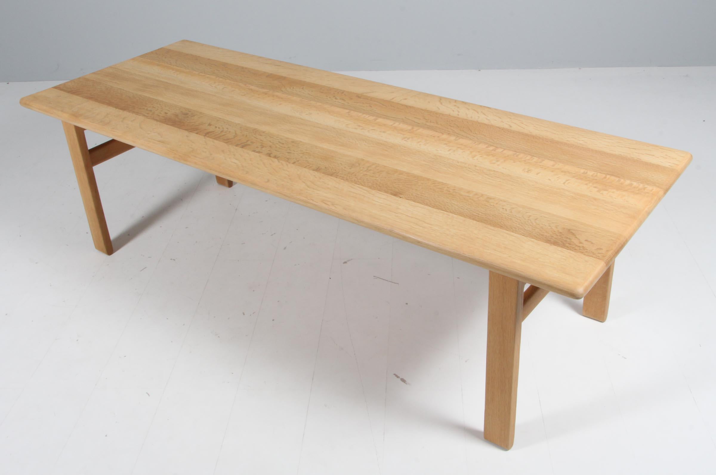 Børge Mogensen coffee table in solid soap treated oak.

Model 262, made by Fredericia Furniture.