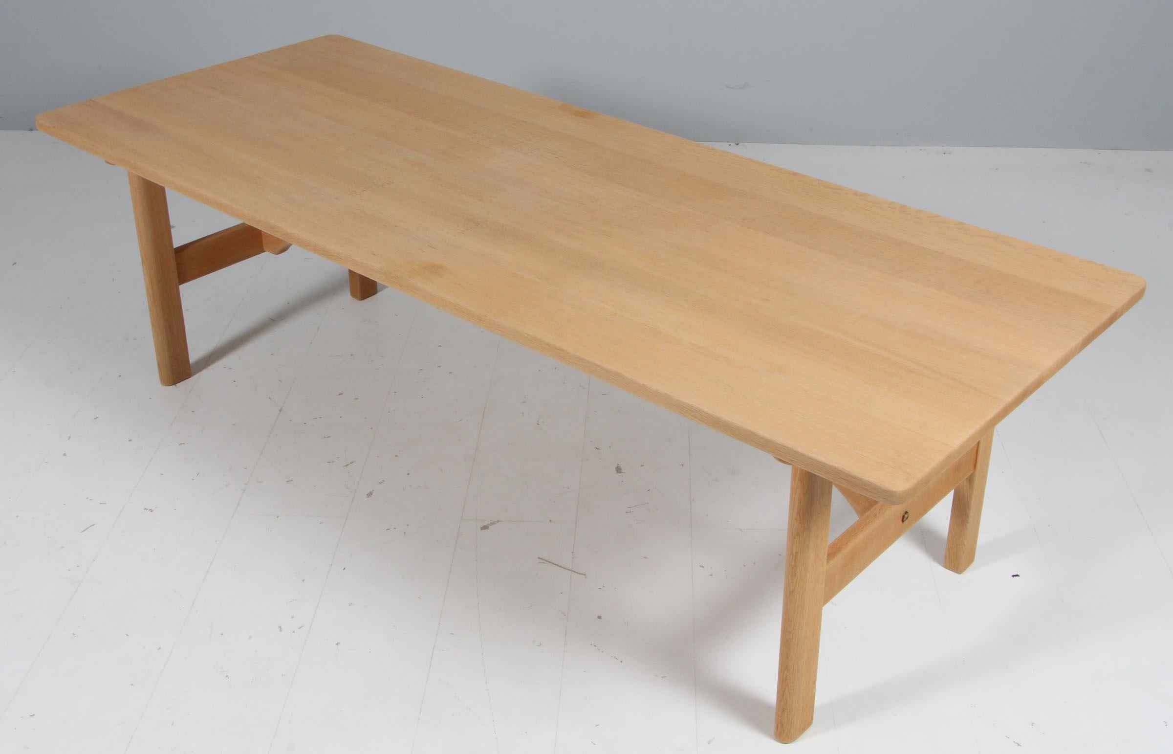 Børge Mogensen coffee table in solid soap treated oak.

Model 268, made by Fredericia Furniture.