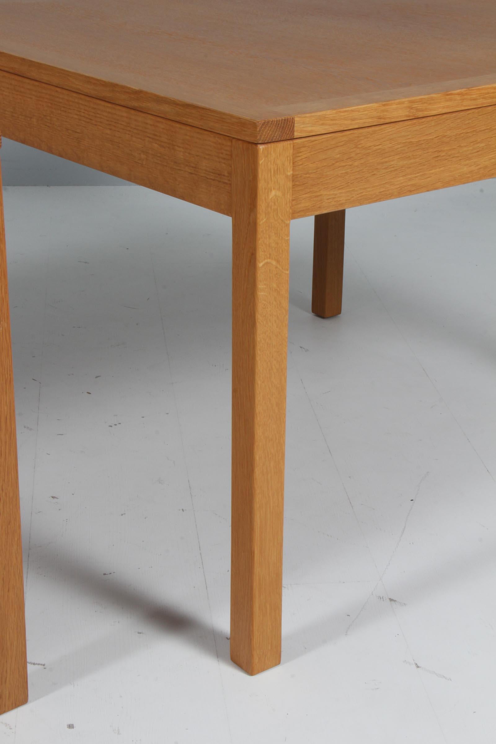 XXIe siècle et contemporain Tables basses Børge Mogensen, chêne laqué, modèle 5363 en vente