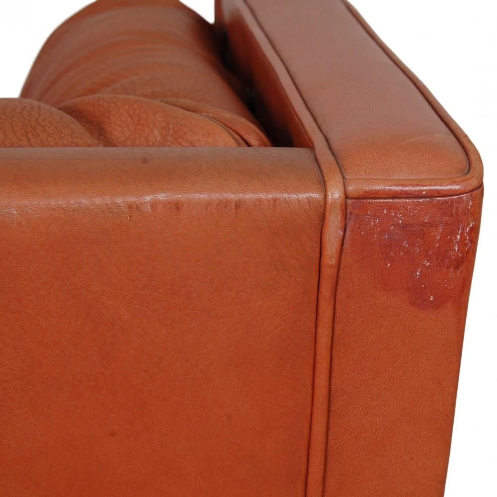 Børge Mogensen Coupé sofa 2192 in original patinated cognac leather For Sale 1