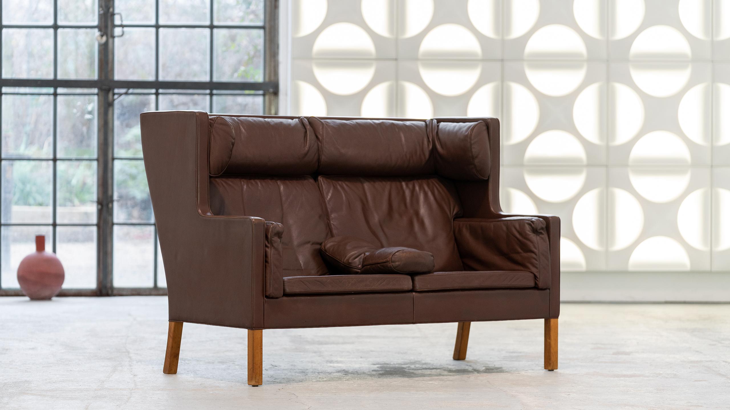 Børge Mogensen, Coupé Sofa in Chocolate Leather, 1971 for Fredericia, Denmark For Sale 5