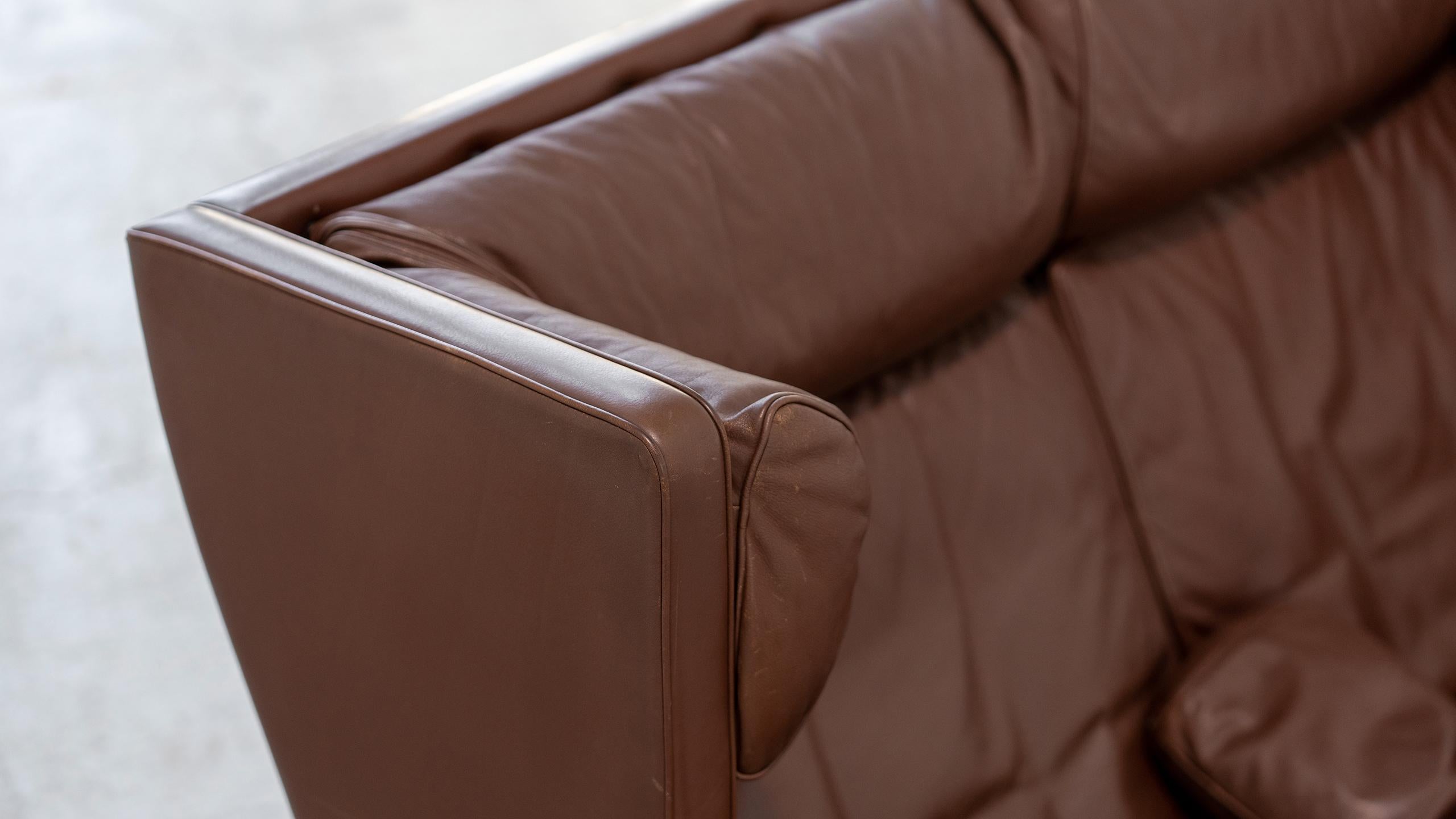 Børge Mogensen, Coupé Sofa in Chocolate Leather, 1971 for Fredericia, Denmark For Sale 6