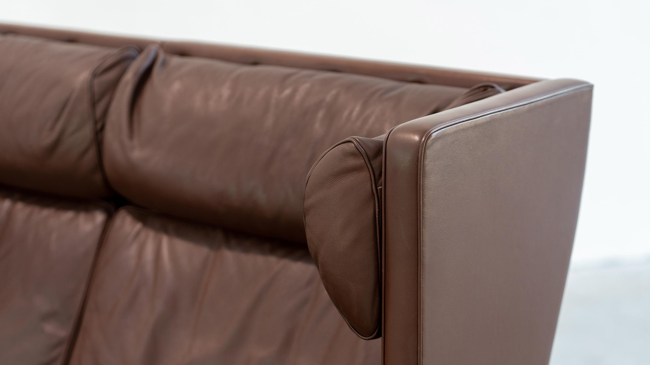 Børge Mogensen, Coupé Sofa in Chocolate Leather, 1971 for Fredericia, Denmark For Sale 9