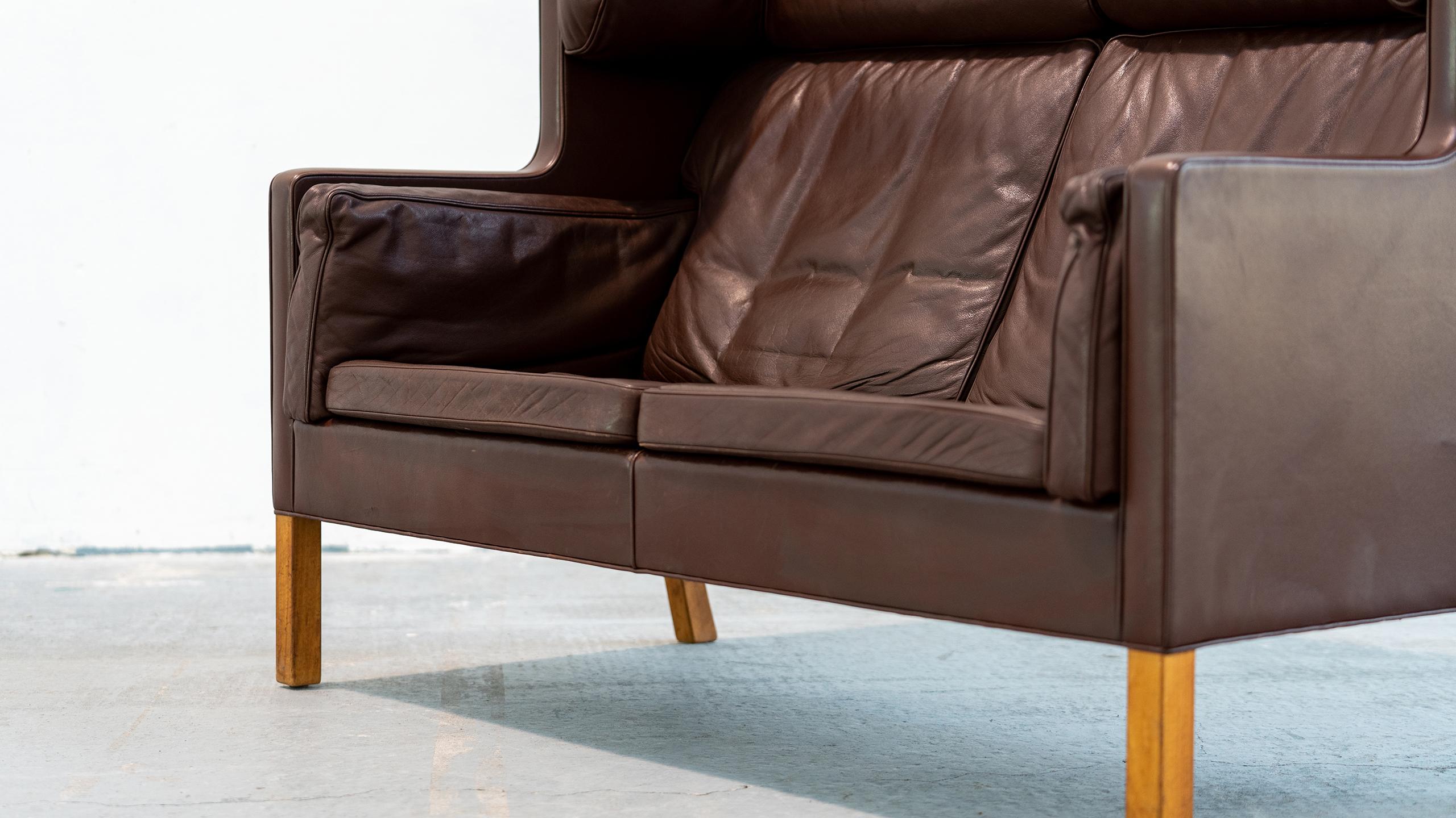 Børge Mogensen, Coupé Sofa in Chocolate Leather, 1971 for Fredericia, Denmark For Sale 11