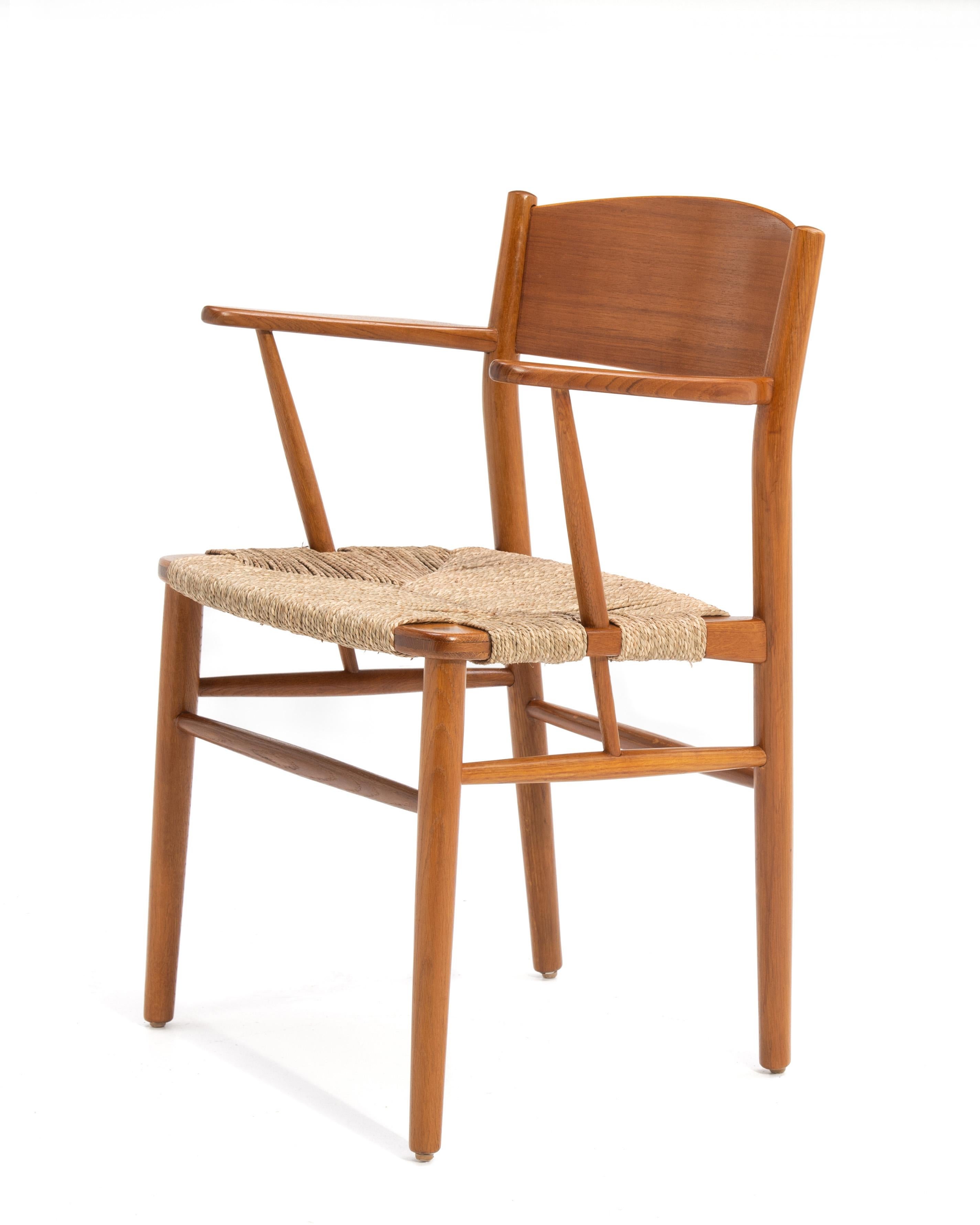 Mid-Century Modern Børge Mogensen Chaise de salle à manger danoise à accoudoir restaurée Søborg Møbler, milieu de siècle en vente