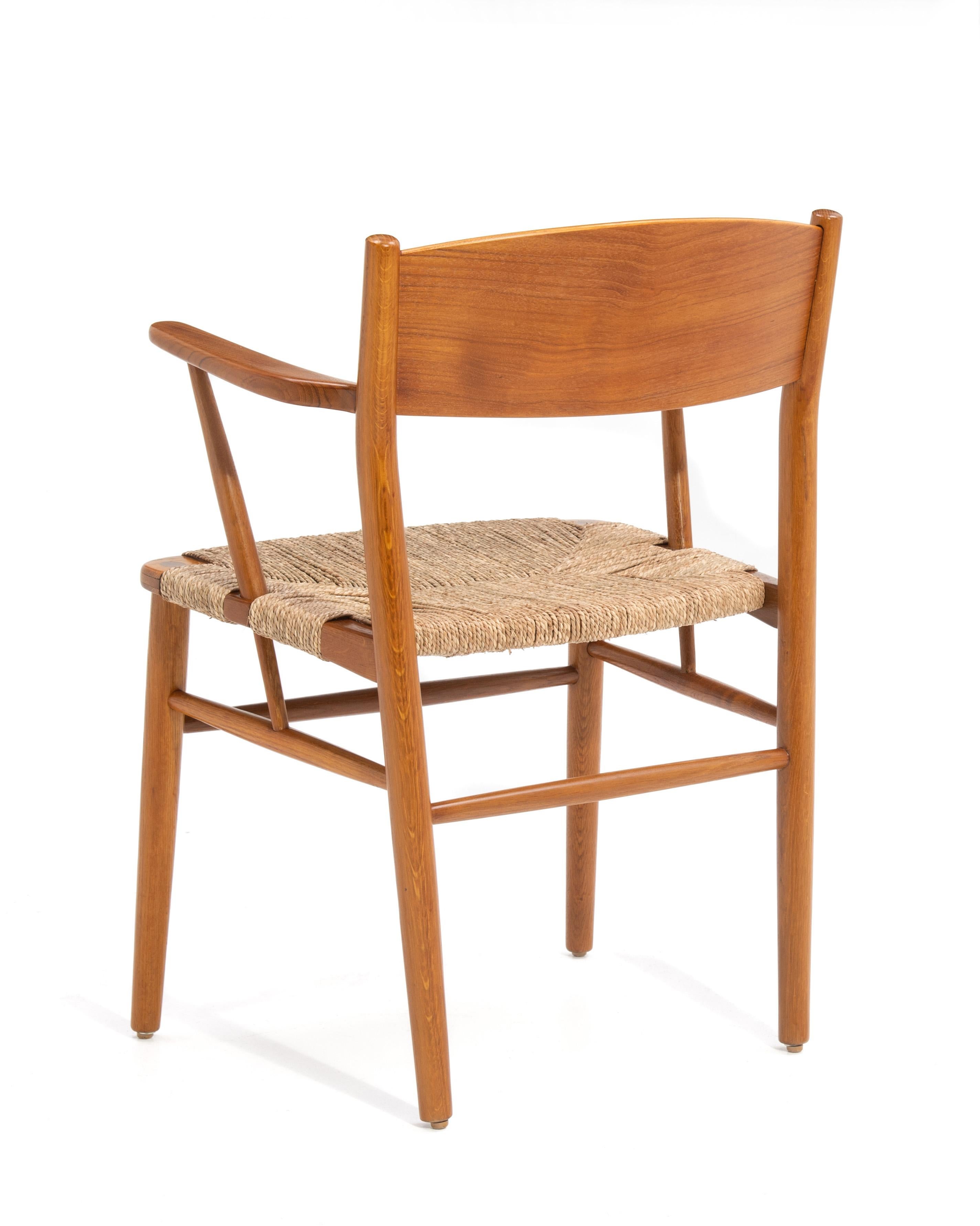 Børge Mogensen Chaise de salle à manger danoise à accoudoir restaurée Søborg Møbler, milieu de siècle Bon état - En vente à Forest Grove, PA