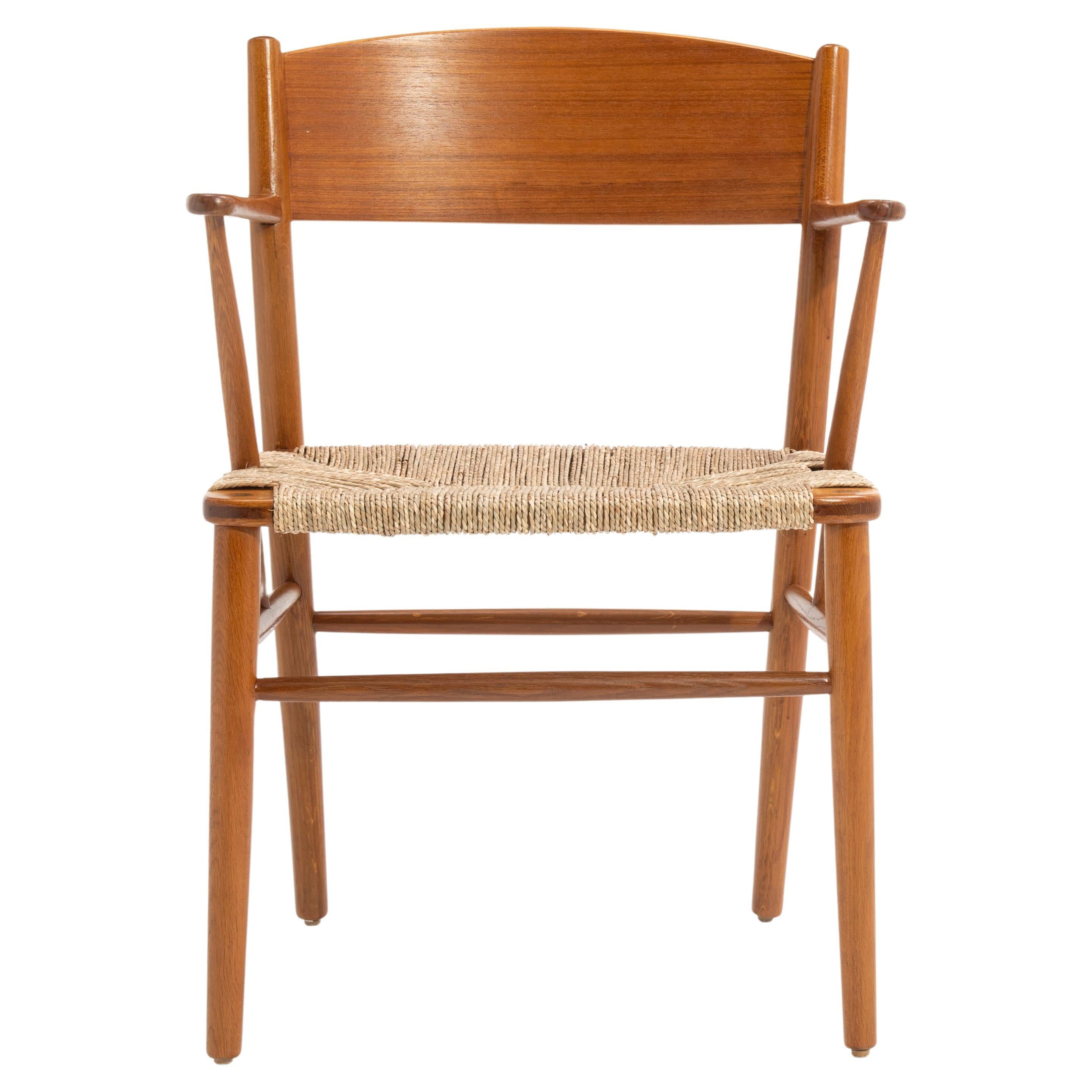 Børge Mogensen Silla danesa de comedor con brazos restaurada de mediados de siglo Søborg Møbler