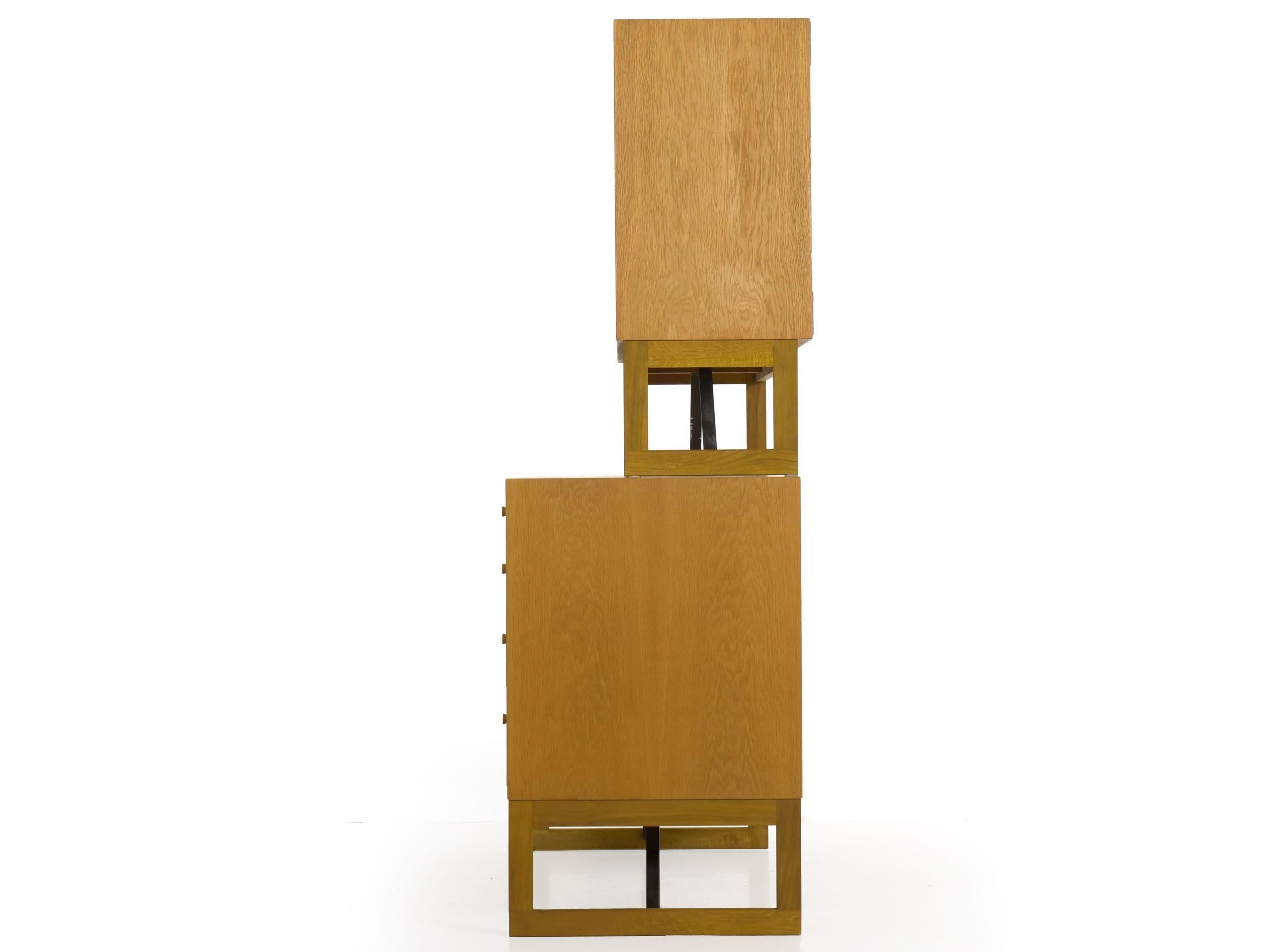 Børge Mogensen Danish Mid-Century Modern Oak Bookcase Cabinet Over Dresser (armoire à livres en chêne) en vente 8