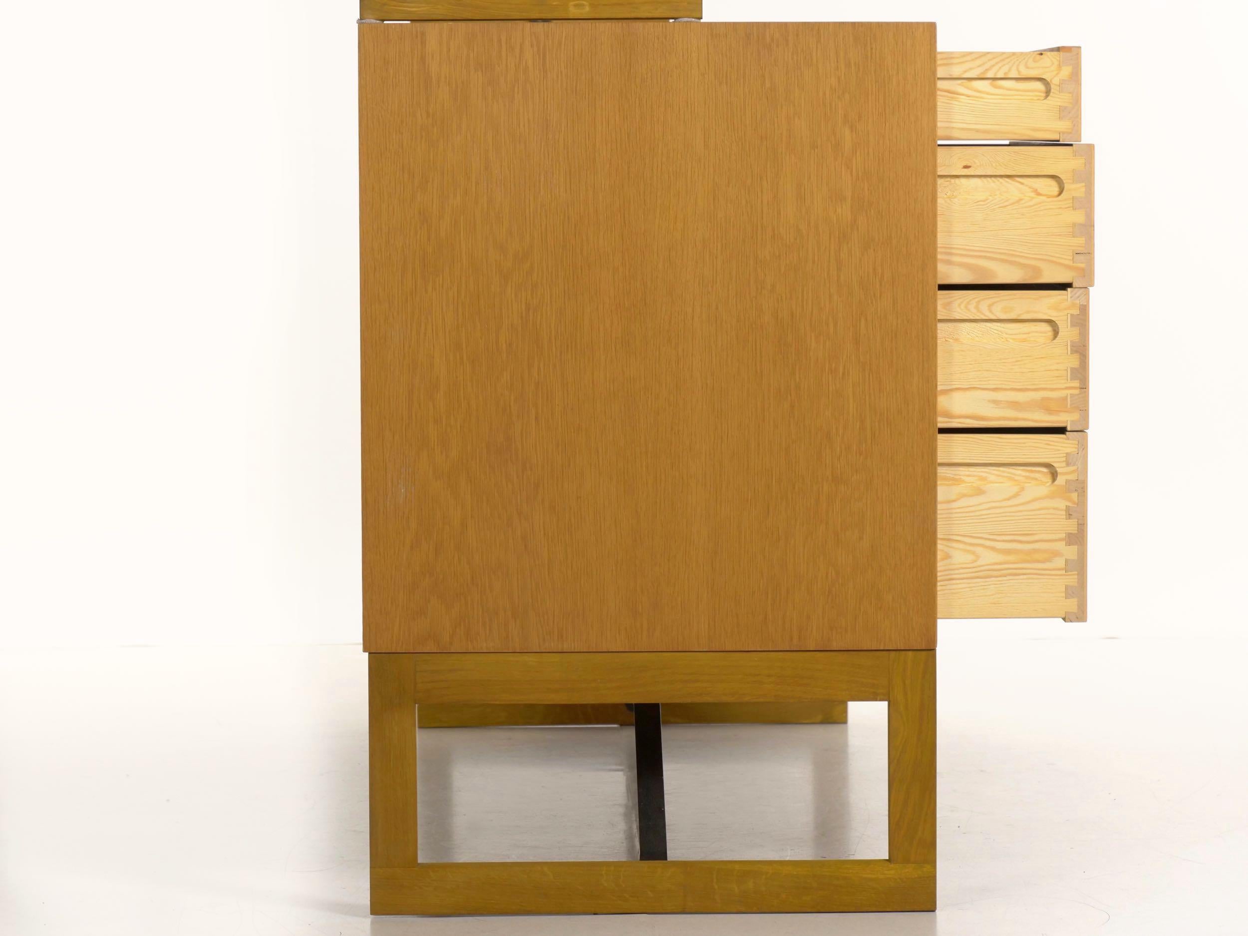 Børge Mogensen Danish Mid-Century Modern Oak Bookcase Cabinet Over Dresser (armoire à livres en chêne) en vente 13