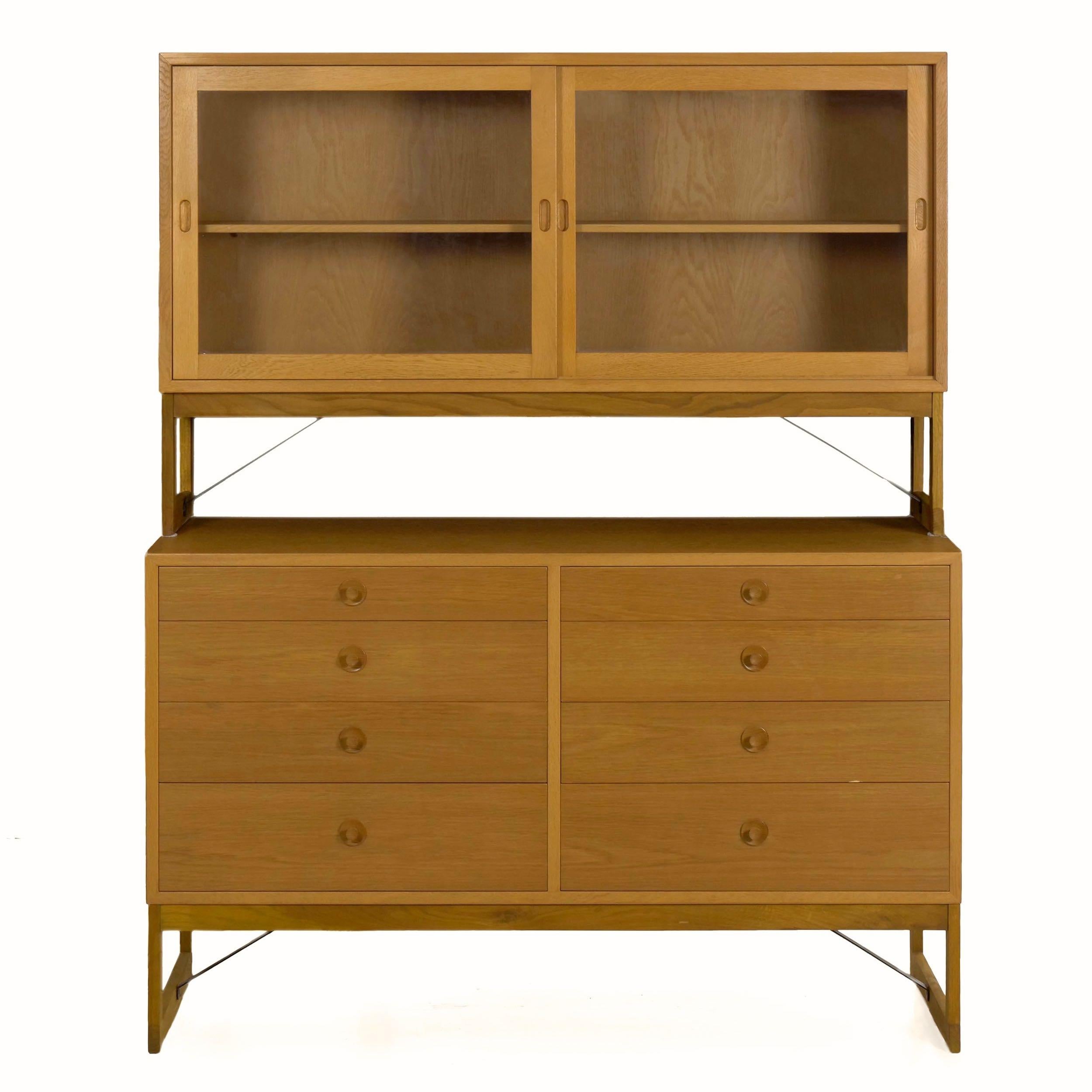 Børge Mogensen Danish Mid-Century Modern Oak Bookcase Cabinet Over Dresser
Item # 904VPK13Z

An incredibly striking bookcase cabinet from the third quarter of the 20th century, the form is a well documented design by Børge Mogensen with his iconic