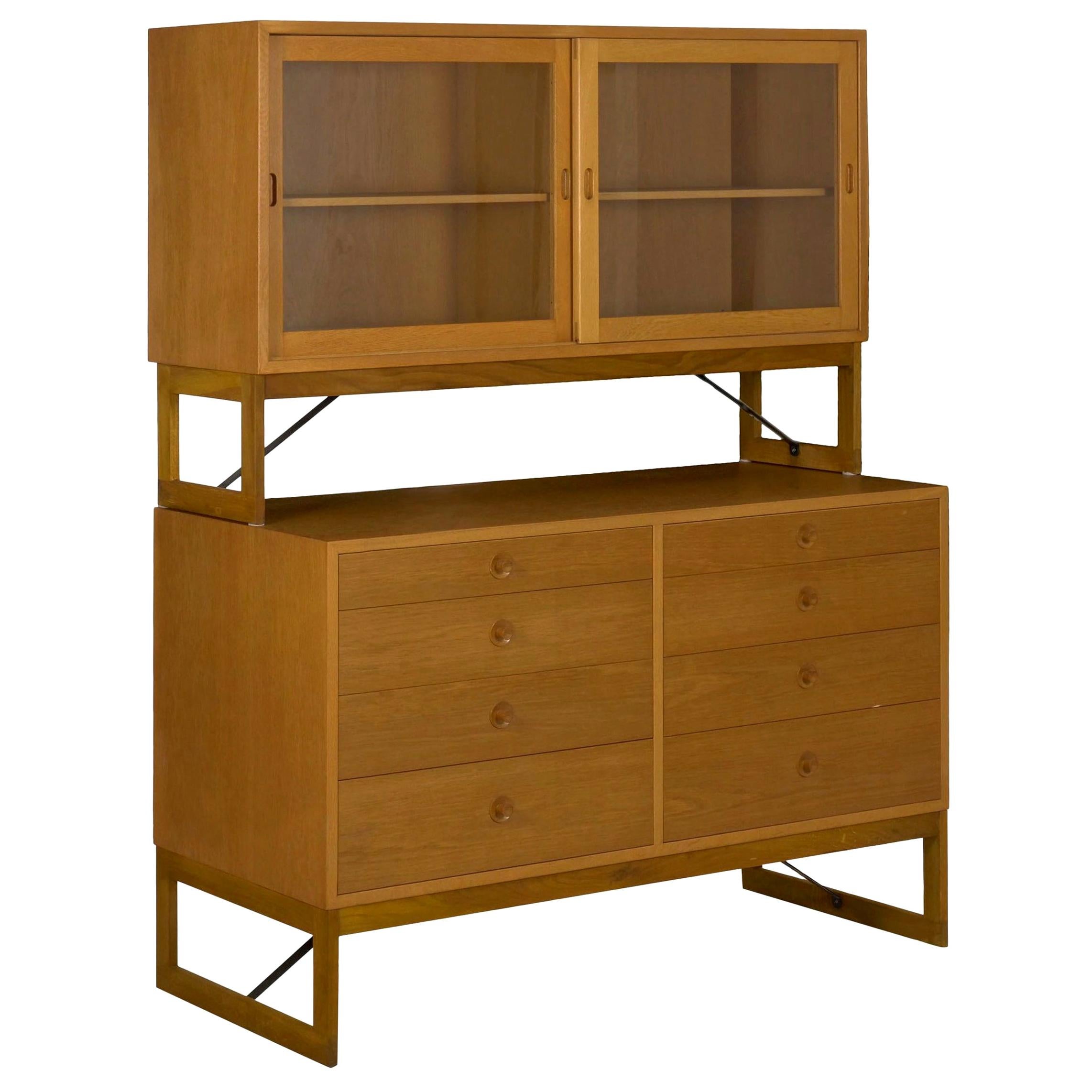 Børge Mogensen Danish Mid-Century Modern Oak Bookcase Cabinet Over Dresser (armoire à livres en chêne)