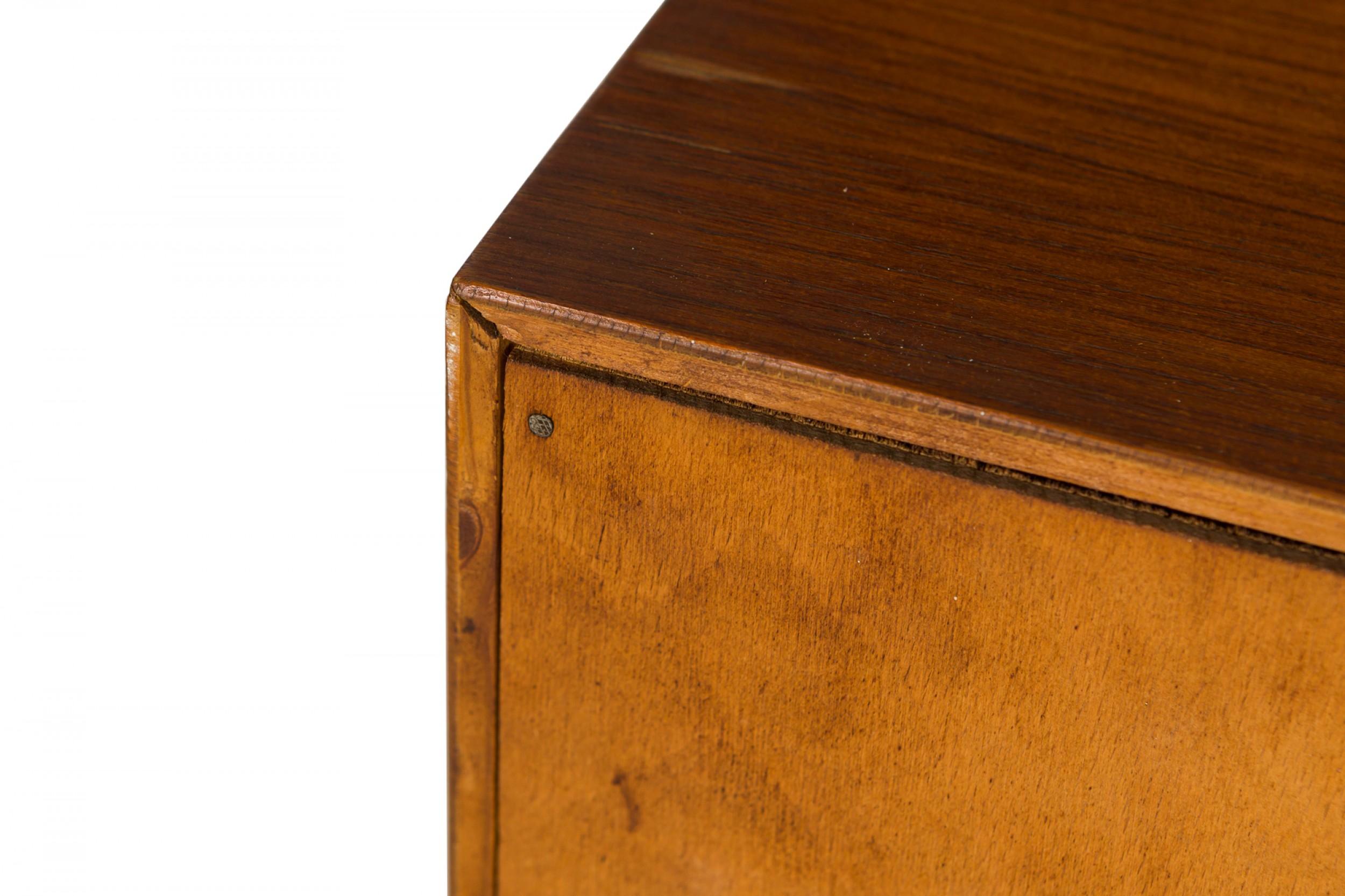 Cassettiera a otto cassetti in teak danese di Børge Mogensen in vendita 4